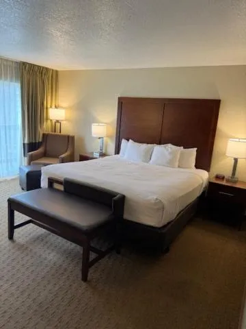 Bed in Comfort Inn & Suites Lincoln City