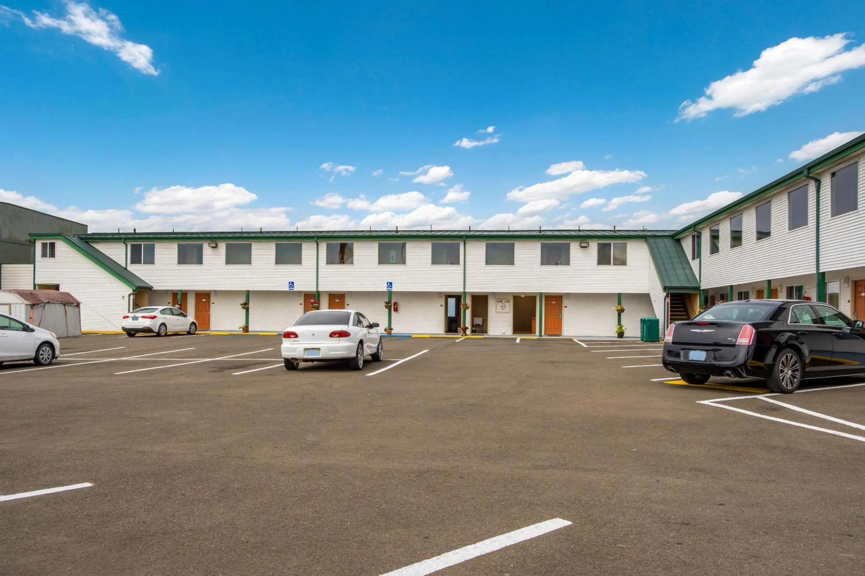 Property building in Econo Lodge Newport