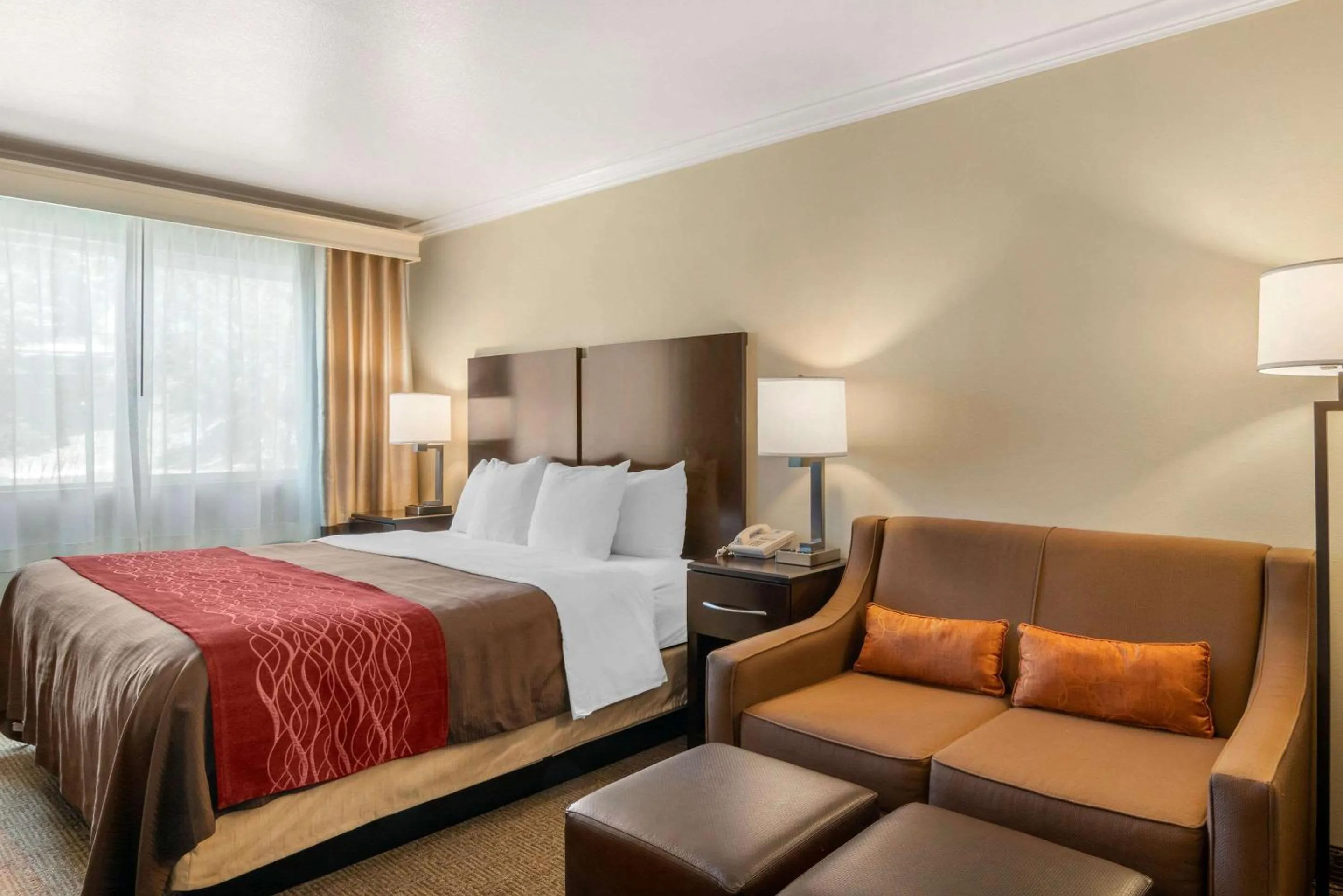 Photo of the whole room, Bed in Comfort Inn Columbia Gorge