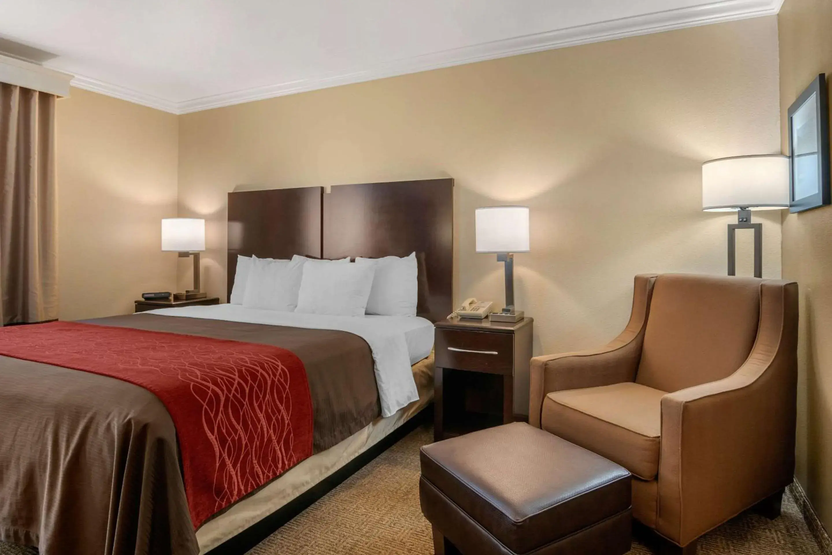 Bed in Comfort Inn Columbia Gorge Bed in Comfort Inn Columbia Gorge