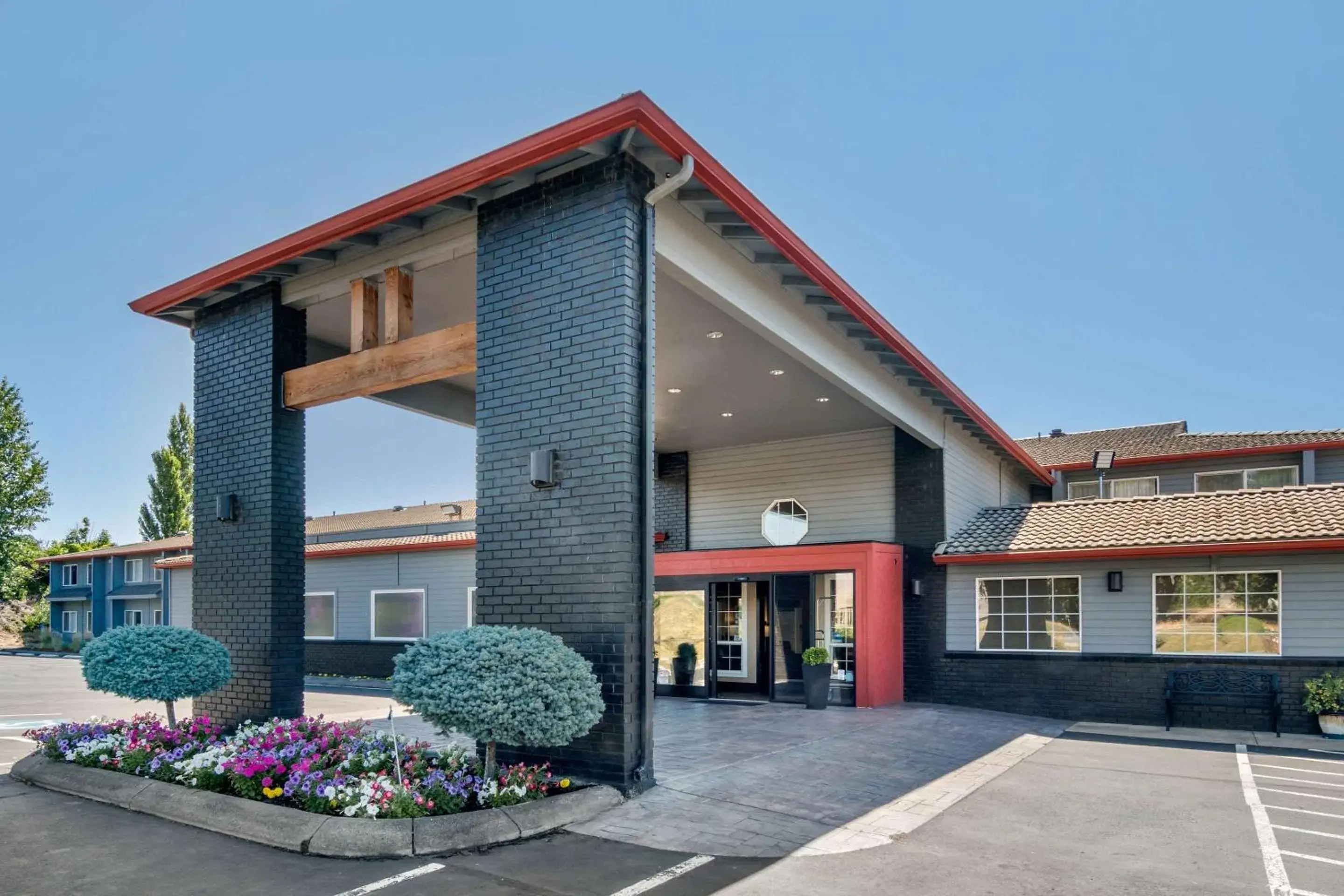 Property building in Comfort Inn Columbia Gorge Property building in Comfort Inn Columbia Gorge