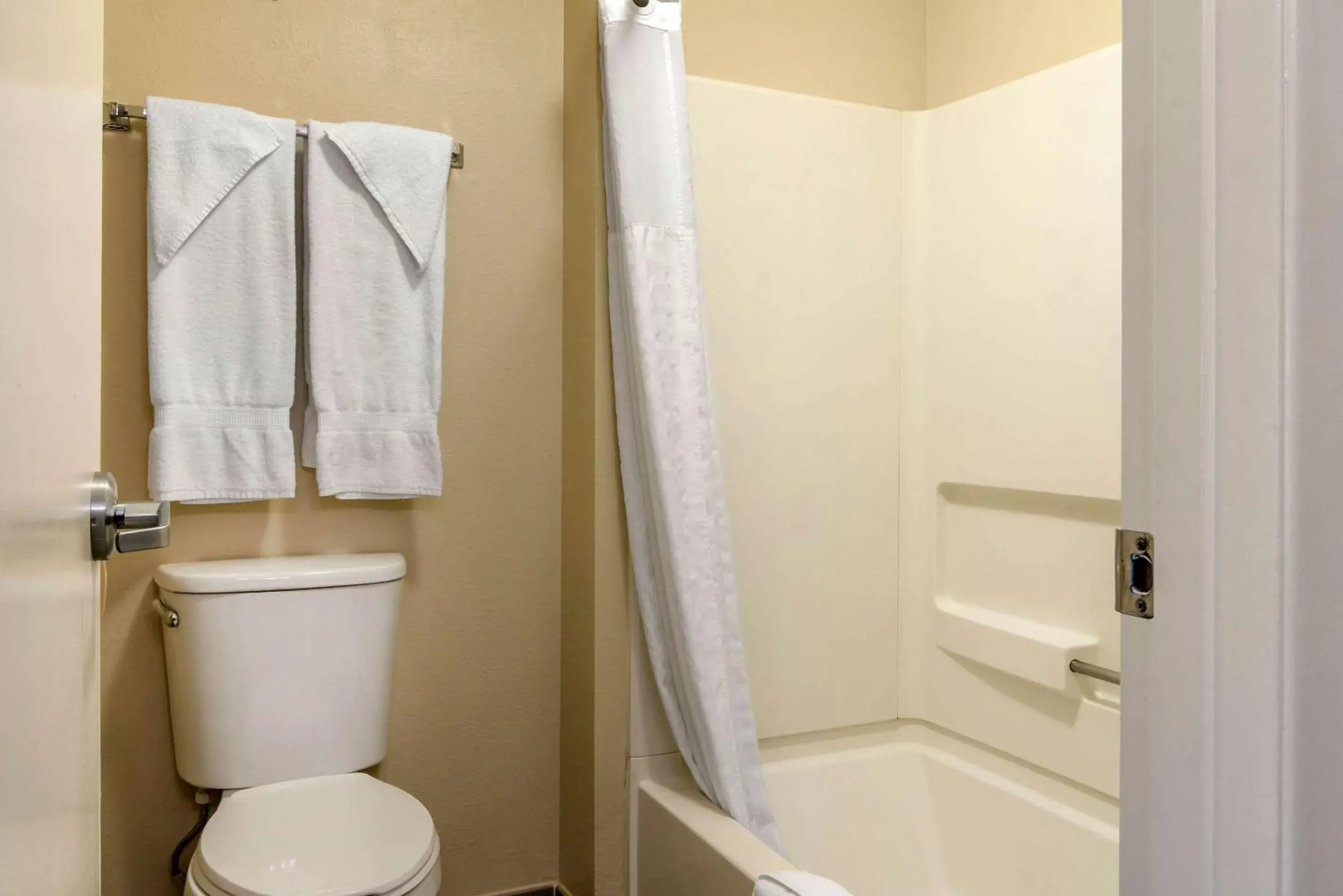 Photo of the whole room in Comfort Inn Columbia Gorge Photo of the whole room in Comfort Inn Columbia Gorge