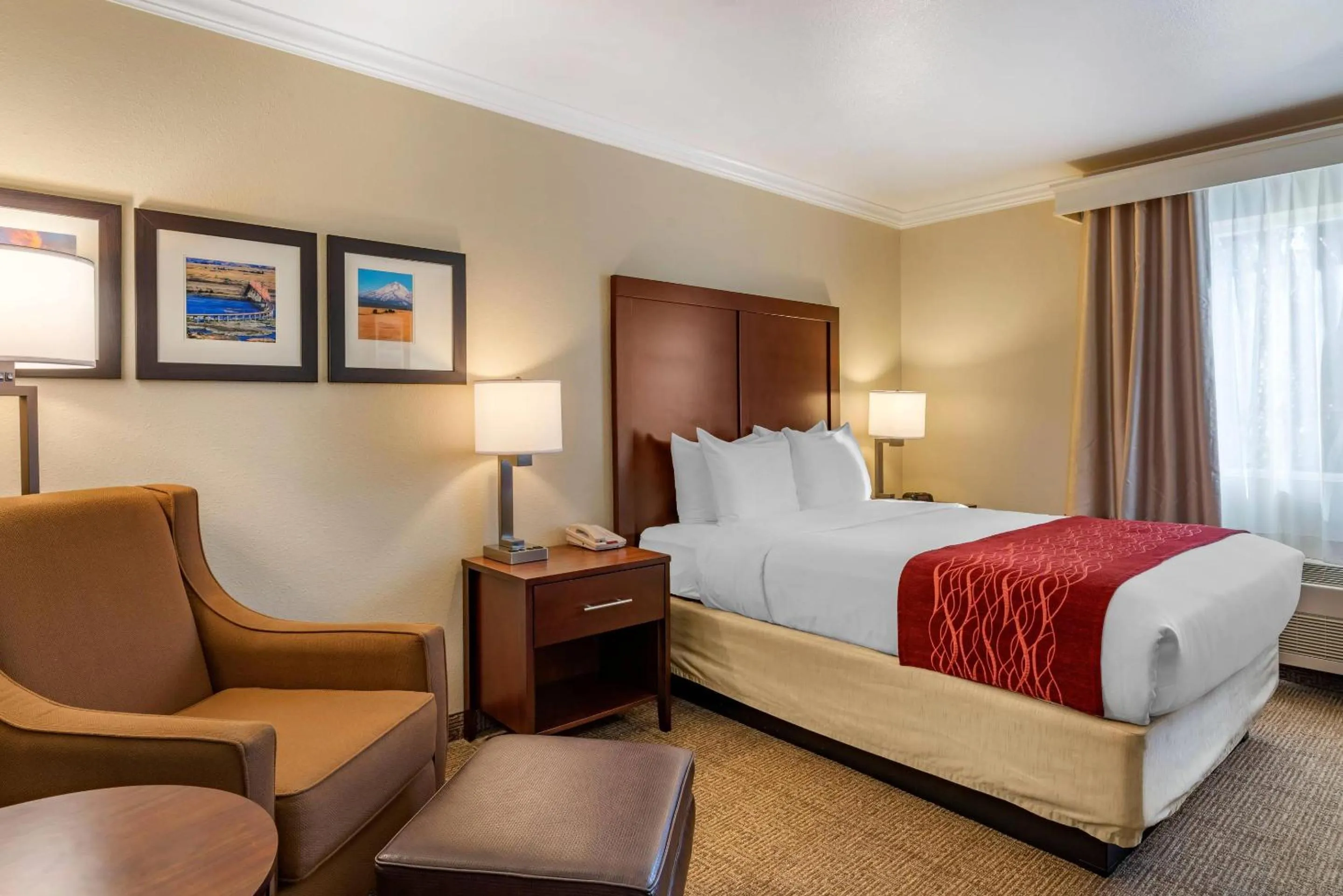 Bedroom, Bed in Comfort Inn Columbia Gorge