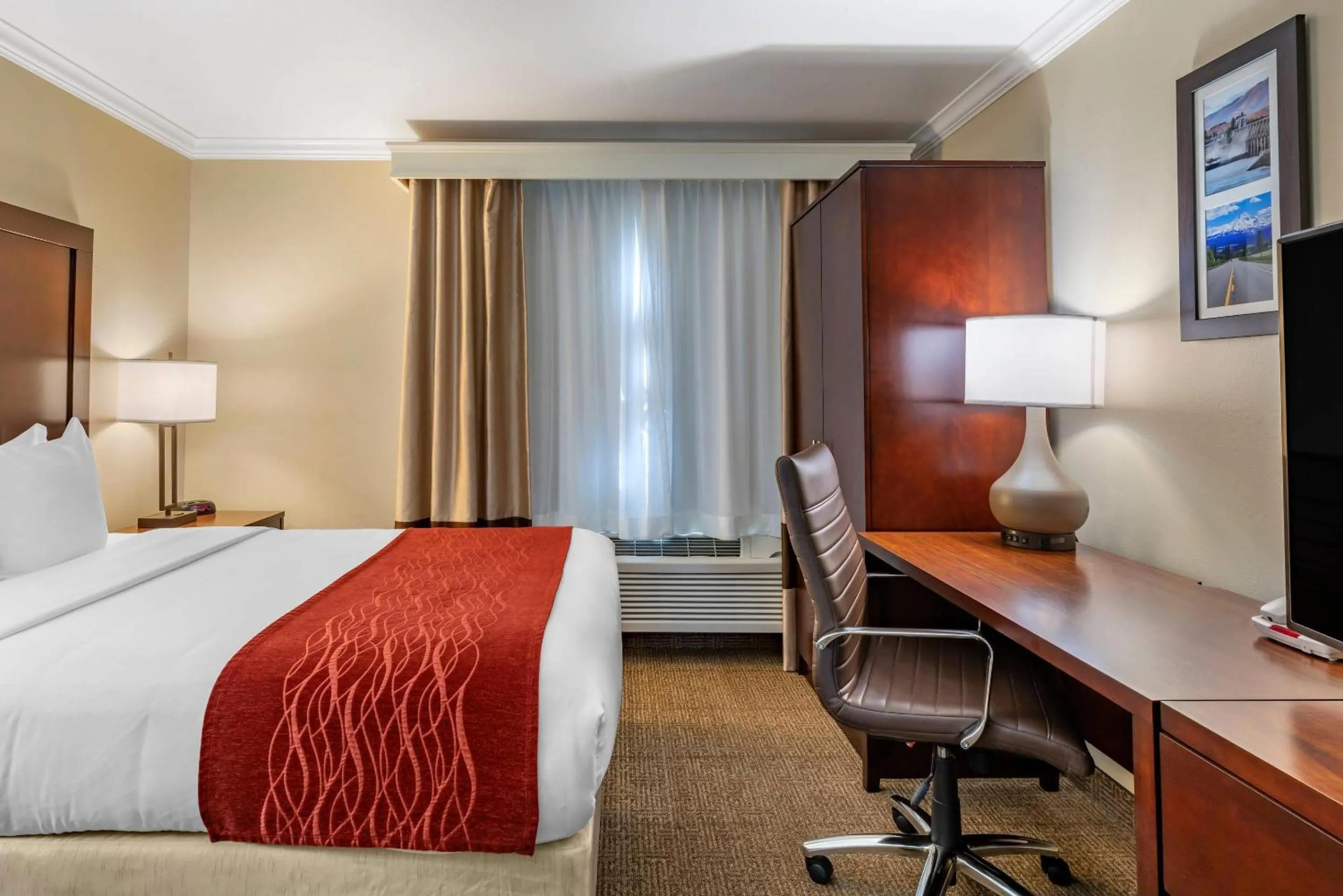 Bedroom, Bed in Comfort Inn Columbia Gorge