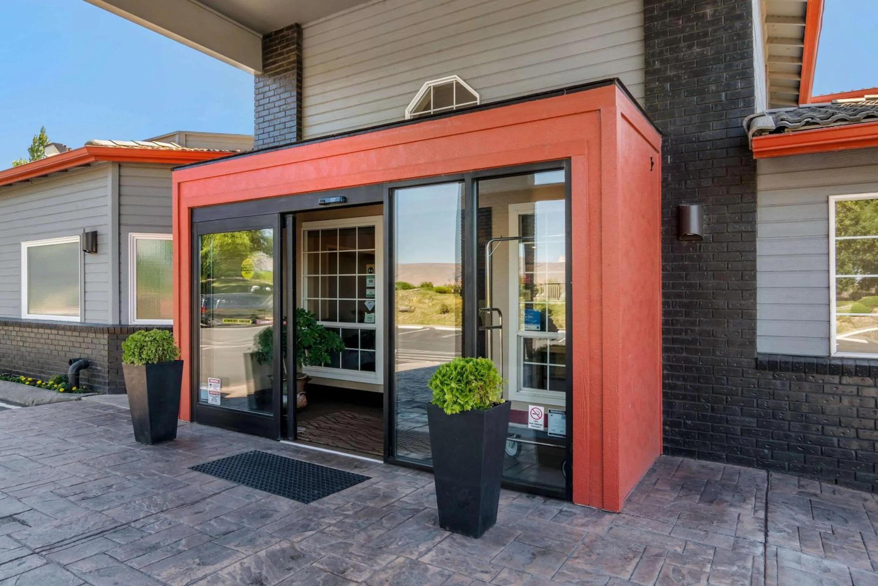 Property building in Comfort Inn Columbia Gorge