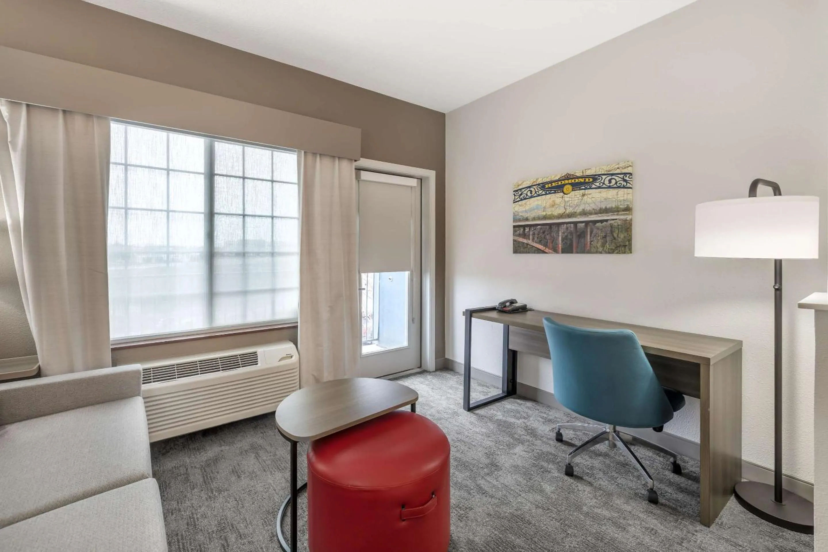 Bedroom in Comfort Suites Redmond Airport