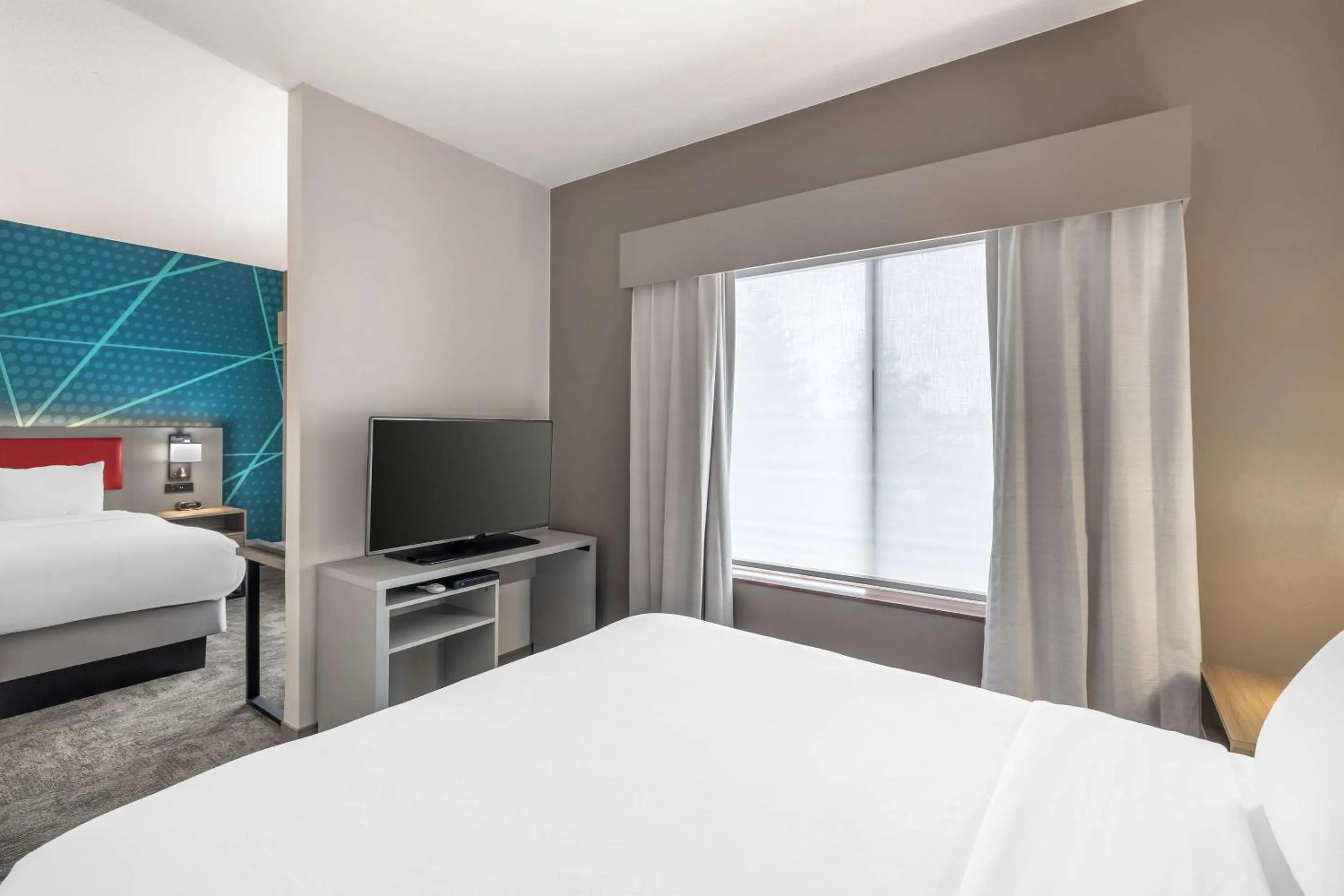 Bedroom, Bed in Comfort Suites Redmond Airport