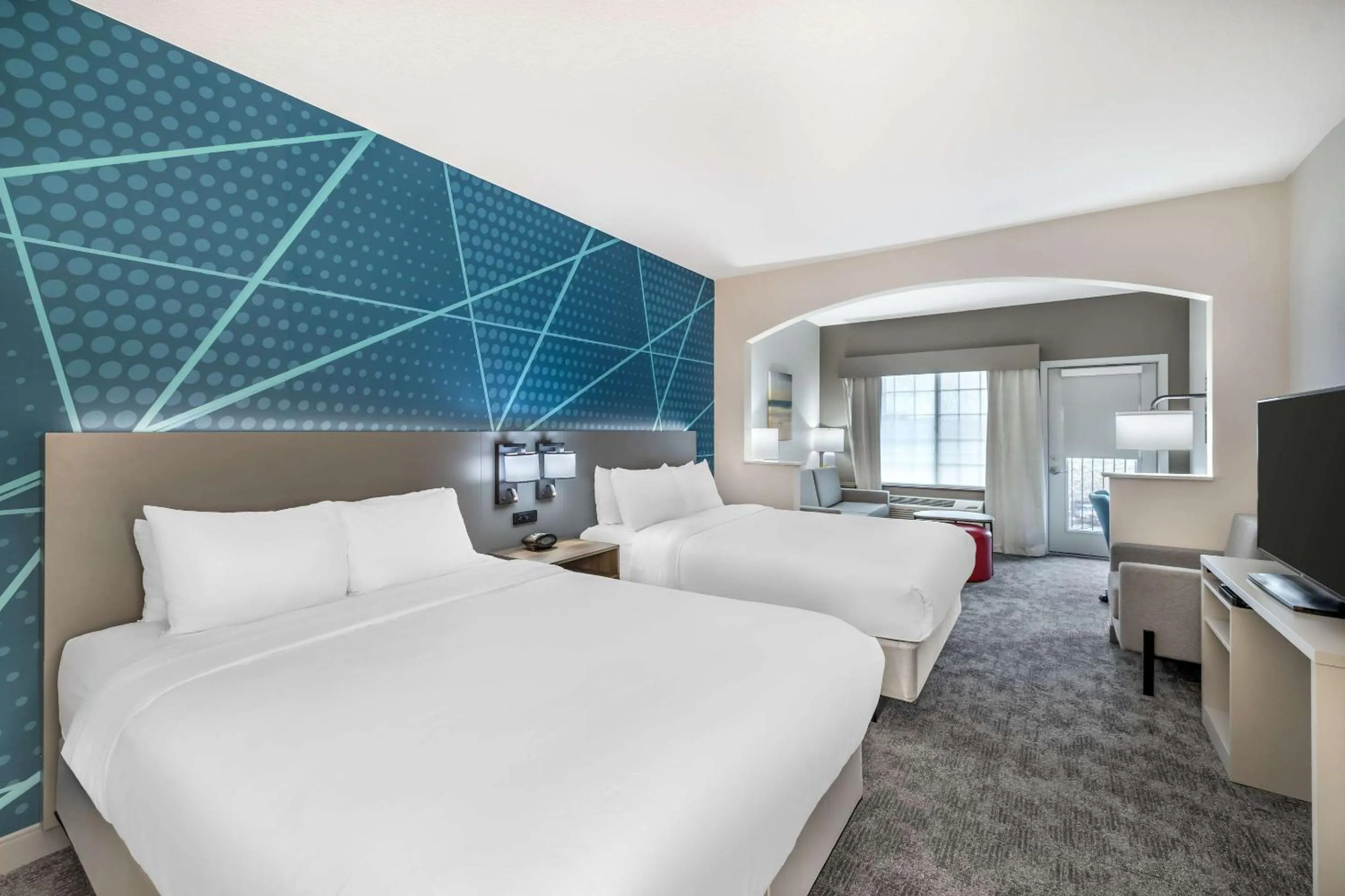 Bedroom, Bed in Comfort Suites Redmond Airport