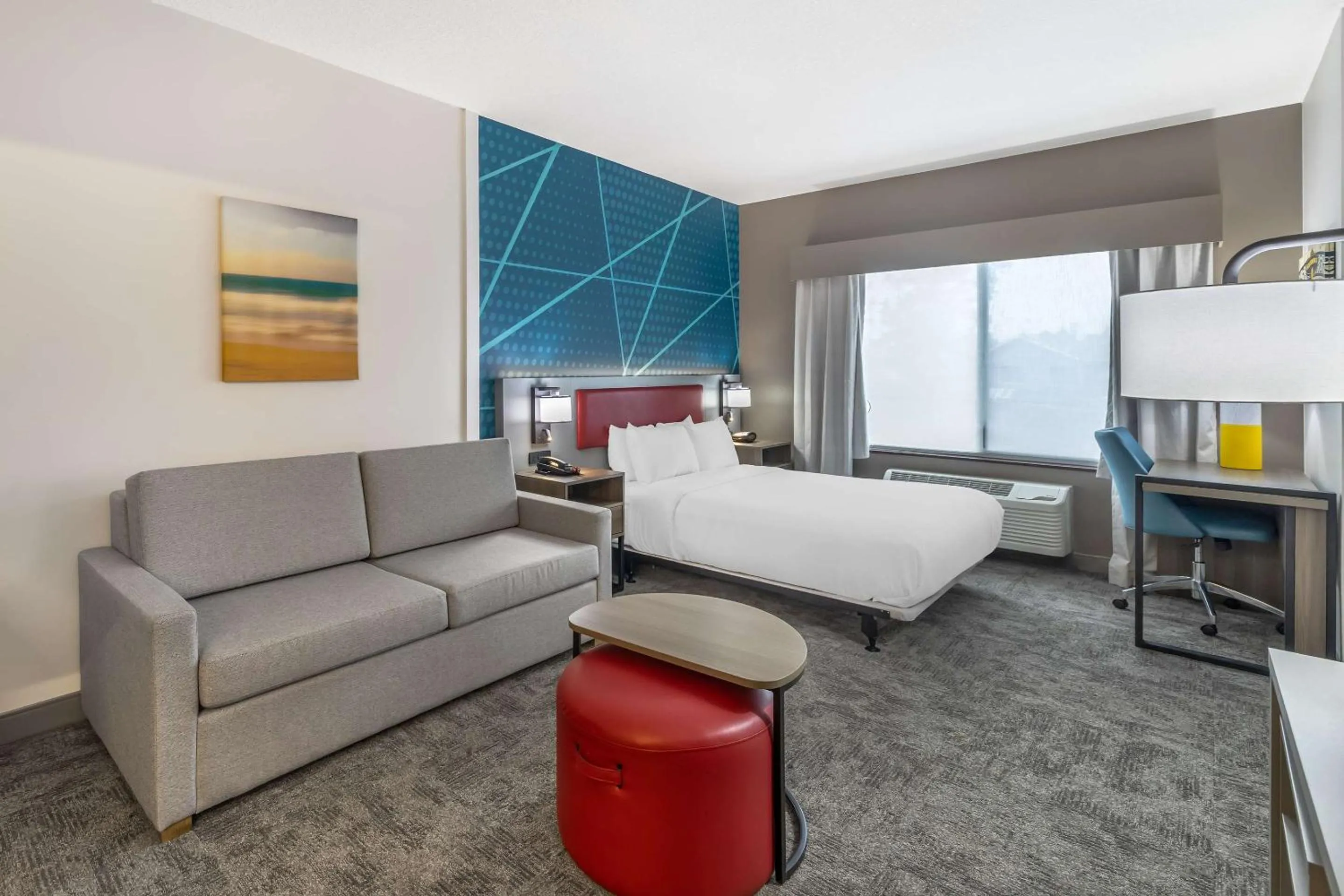 Bedroom, Bed in Comfort Suites Redmond Airport