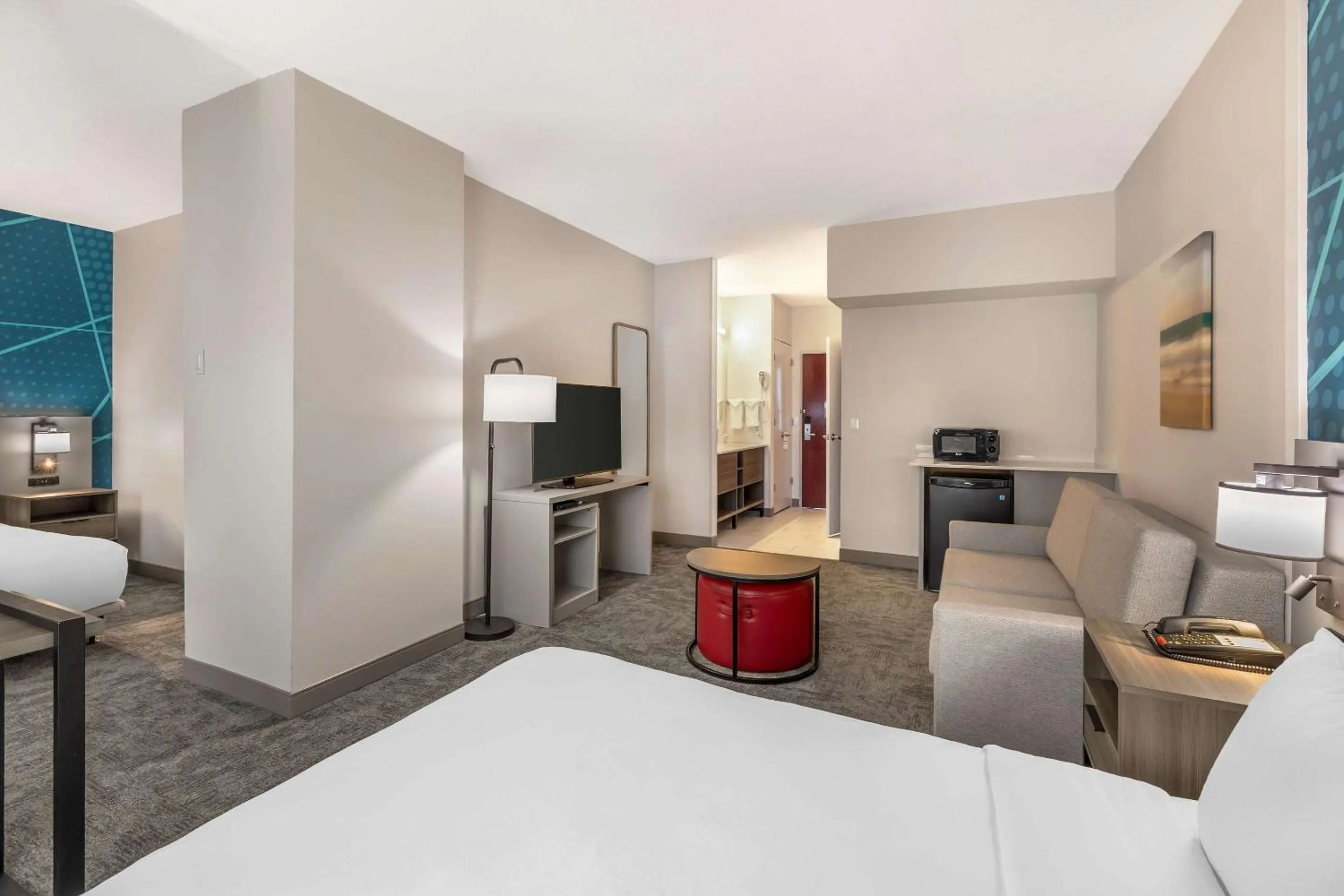 Bedroom, Bed in Comfort Suites Redmond Airport