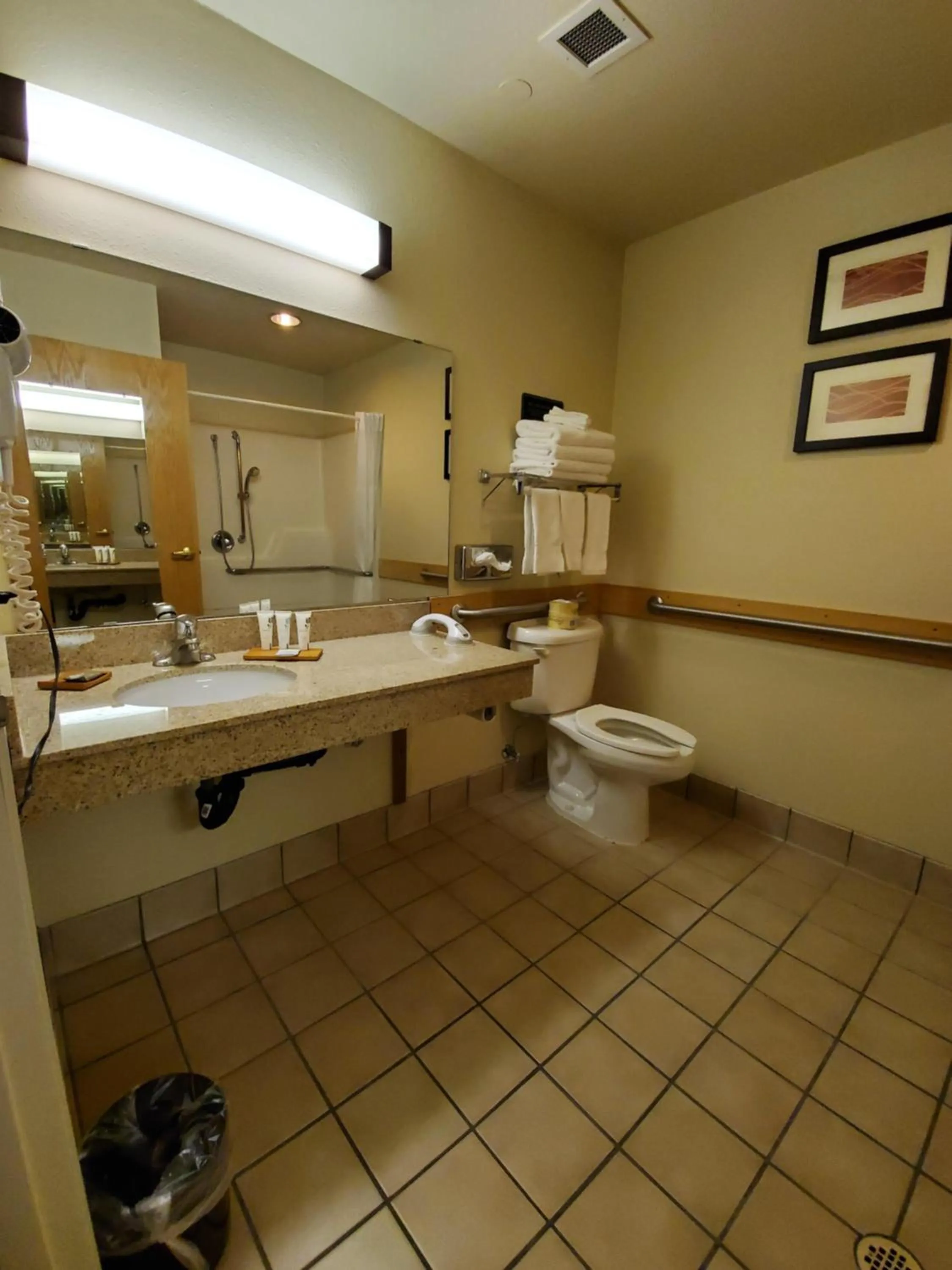 Toilet in Country Inn & Suites by Radisson, Bend, OR