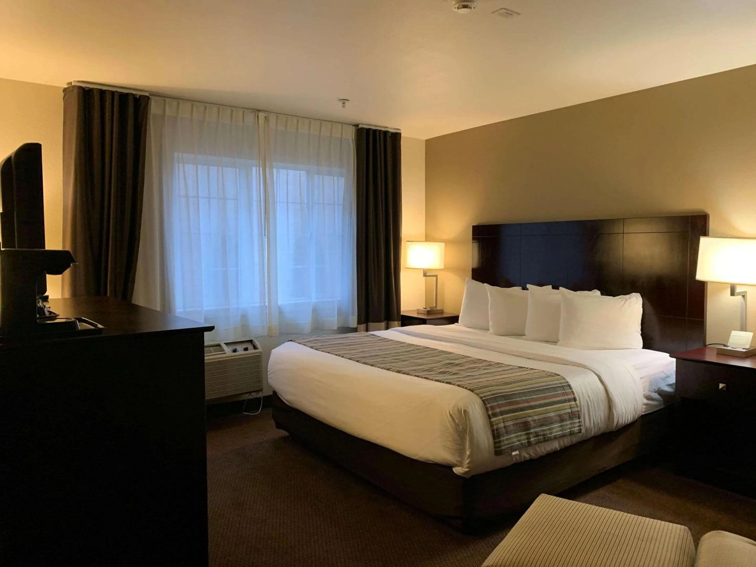 Bedroom, Bed in Country Inn & Suites by Radisson, Bend, OR