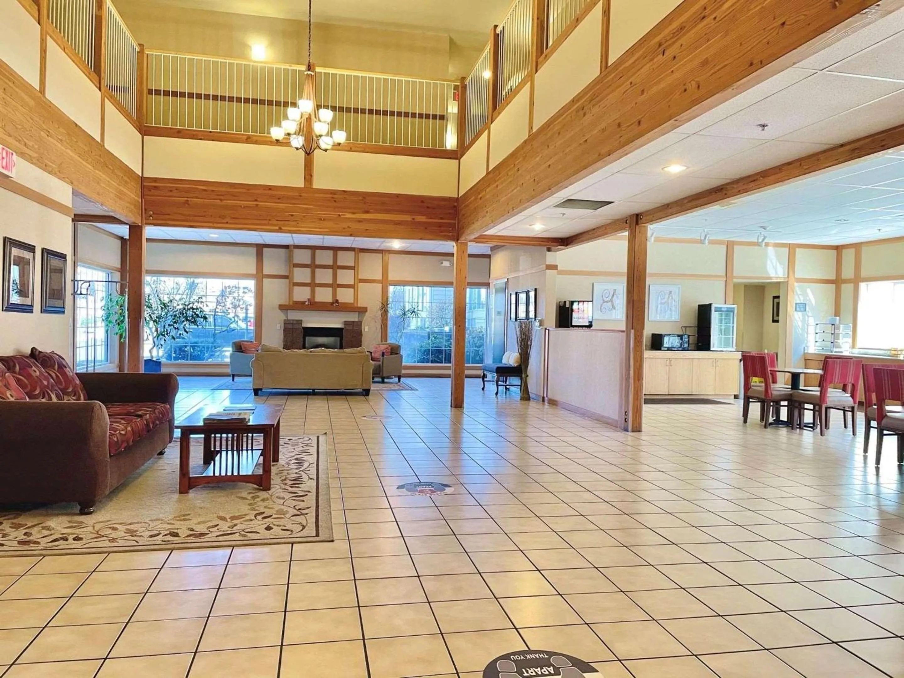 Lobby or reception in Country Inn & Suites by Radisson, Bend, OR