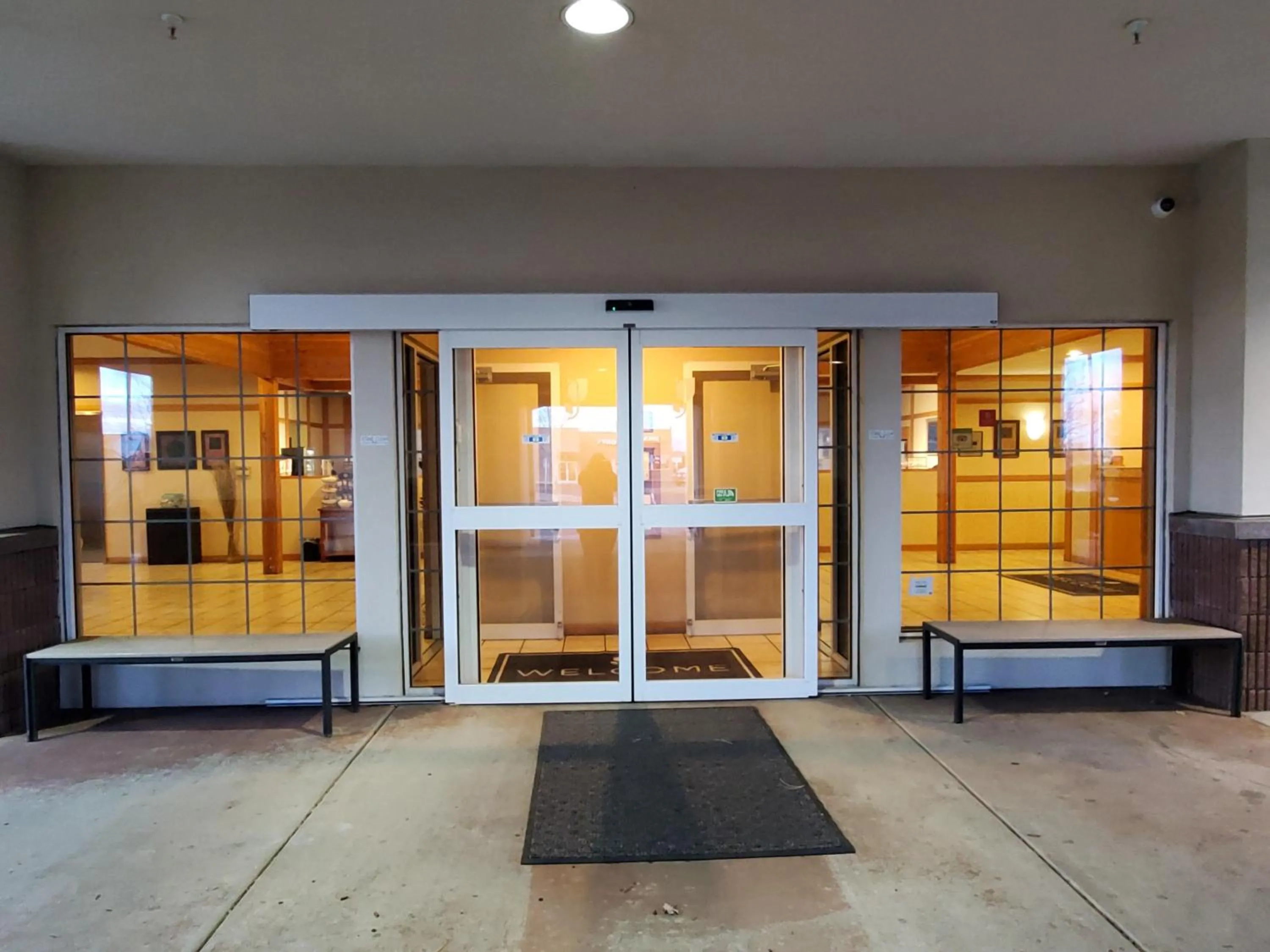 Facade/entrance in Country Inn & Suites by Radisson, Bend, OR