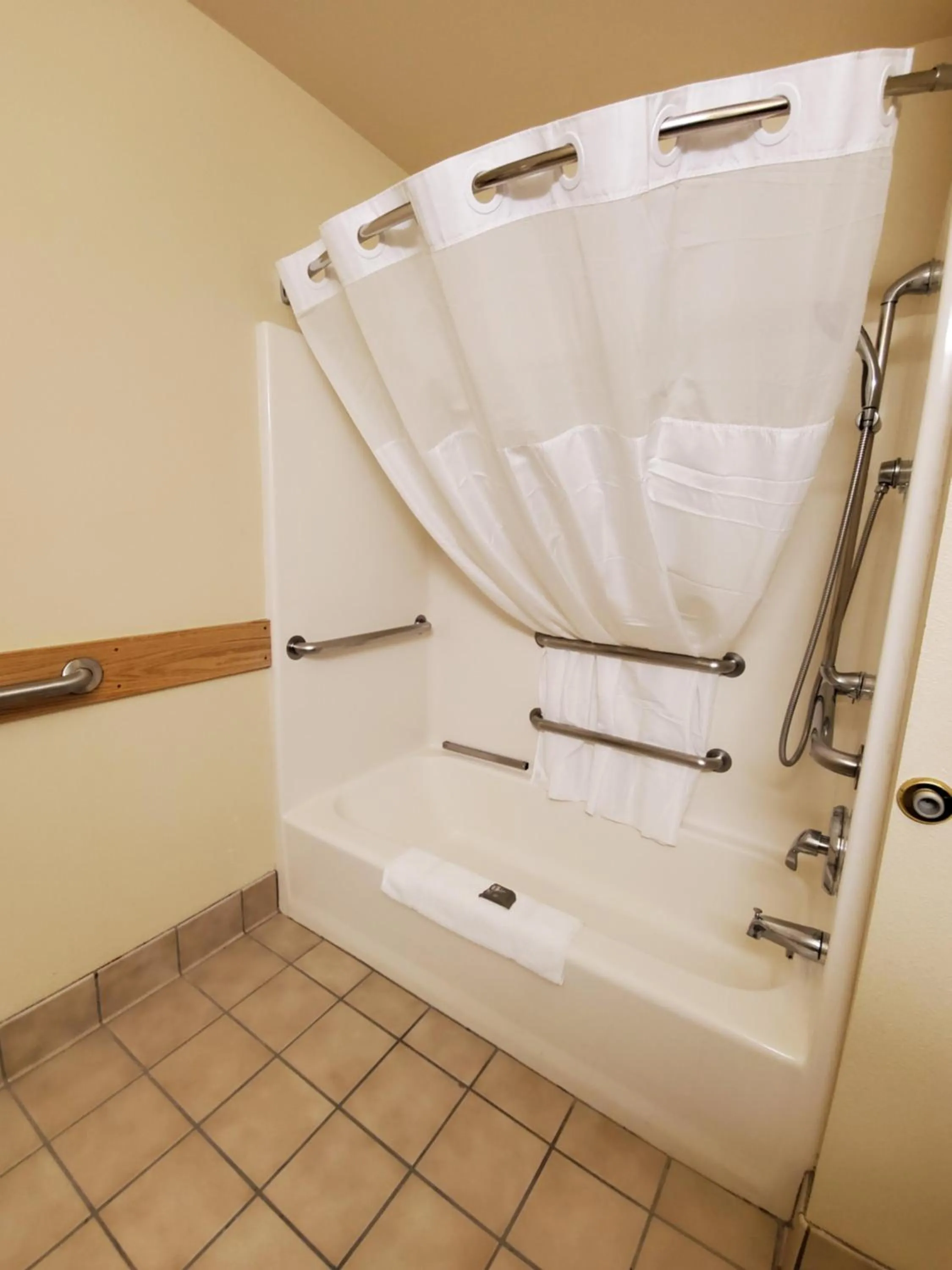 Shower in Country Inn & Suites by Radisson, Bend, OR