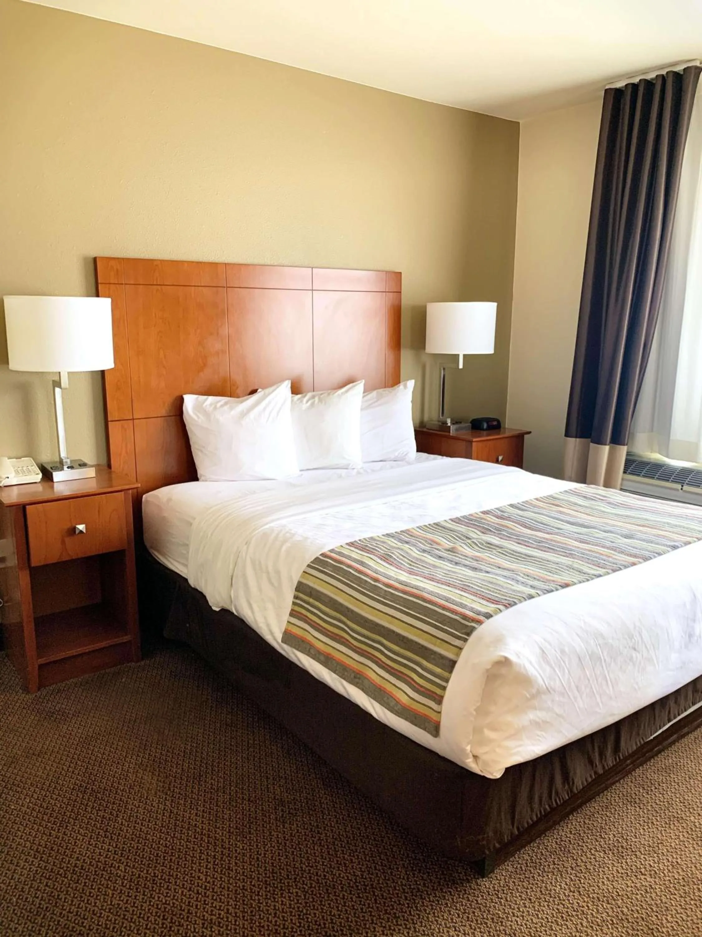 Bedroom, Bed in Country Inn & Suites by Radisson, Bend, OR
