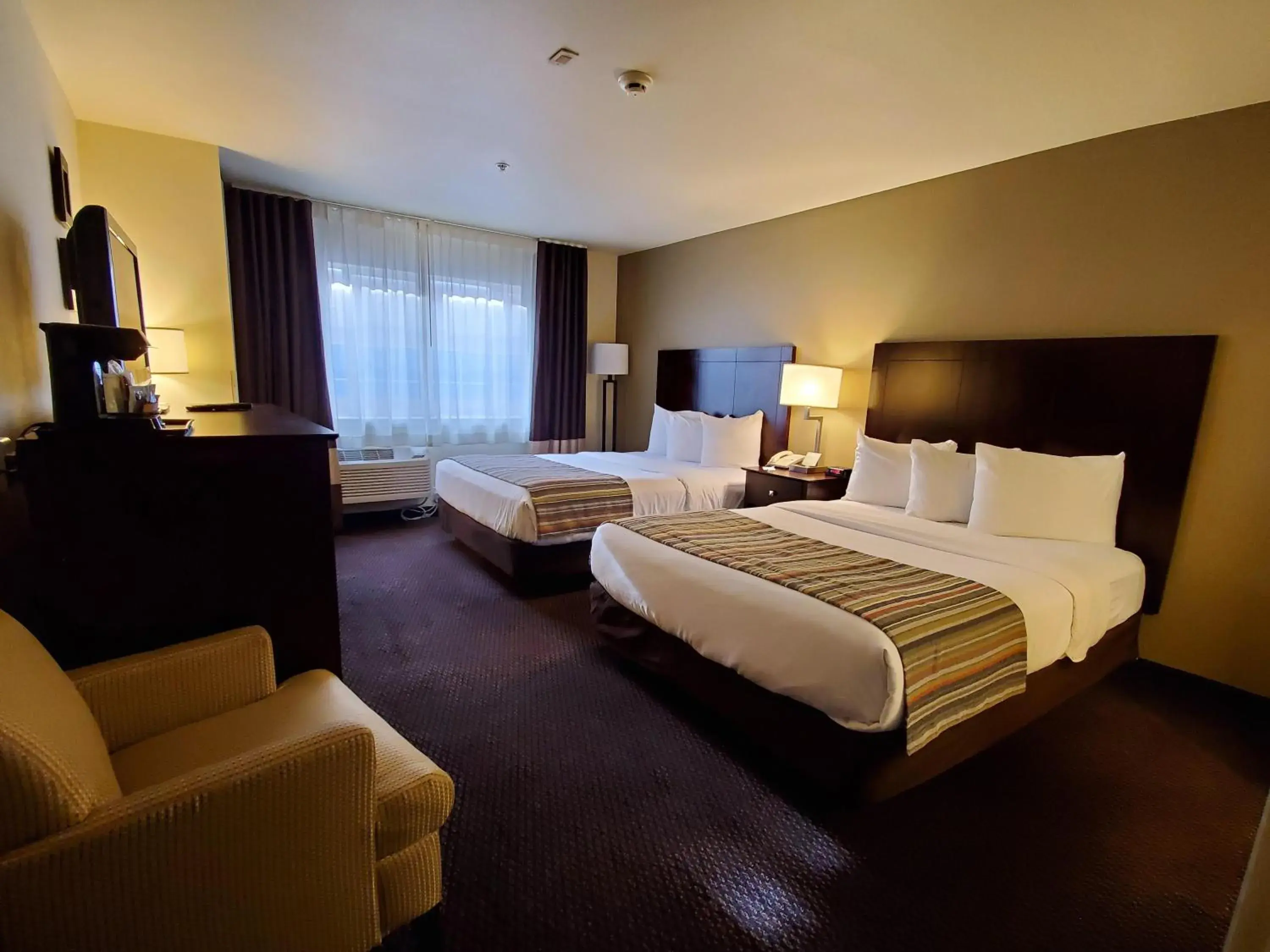 Bed in Country Inn & Suites by Radisson, Bend, OR Bed in Country Inn & Suites by Radisson, Bend, OR