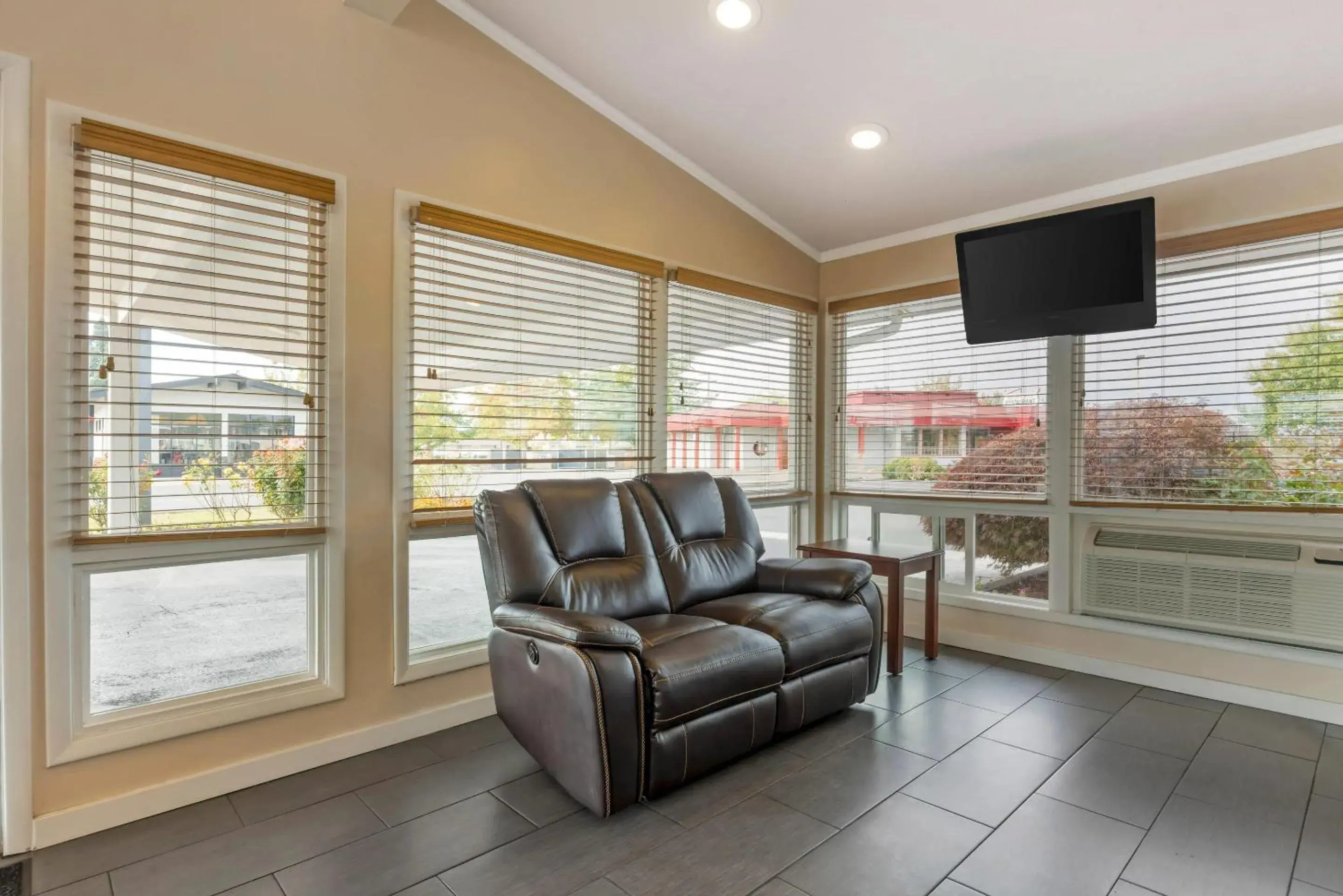 Lobby or reception in Rodeway Inn Albany Lobby or reception in Rodeway Inn Albany