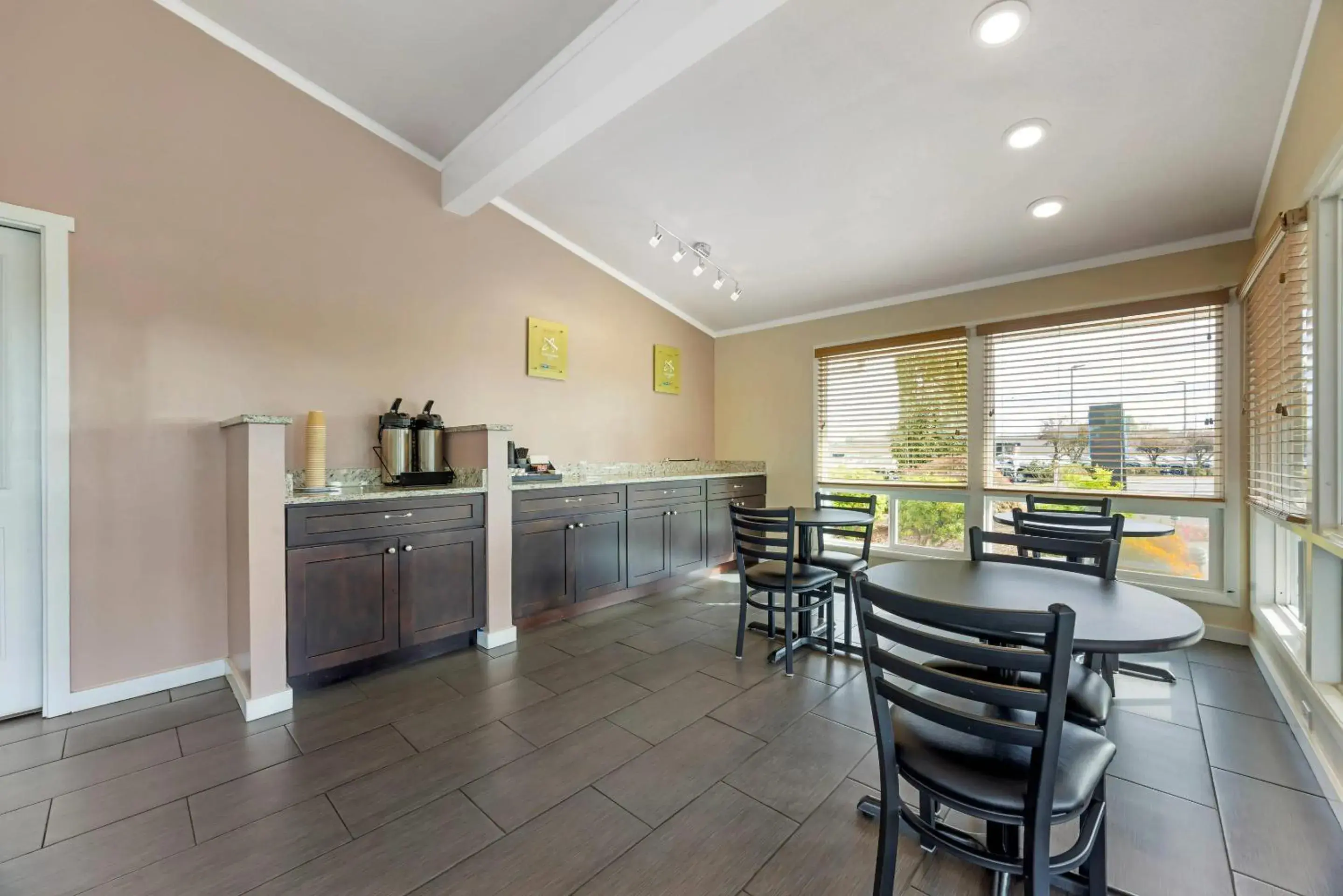 Breakfast in Rodeway Inn Albany Breakfast in Rodeway Inn Albany