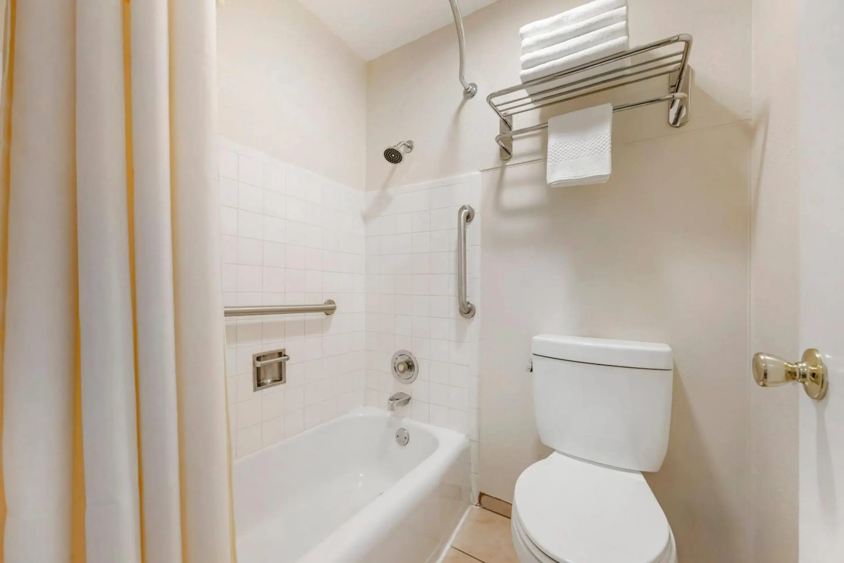 Bedroom in Rodeway Inn Albany Bedroom in Rodeway Inn Albany