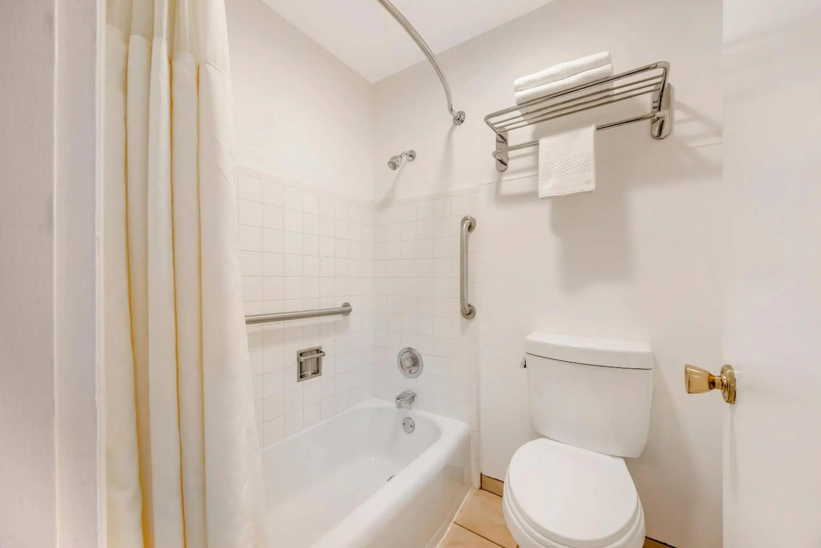 Bedroom in Rodeway Inn Albany Bedroom in Rodeway Inn Albany