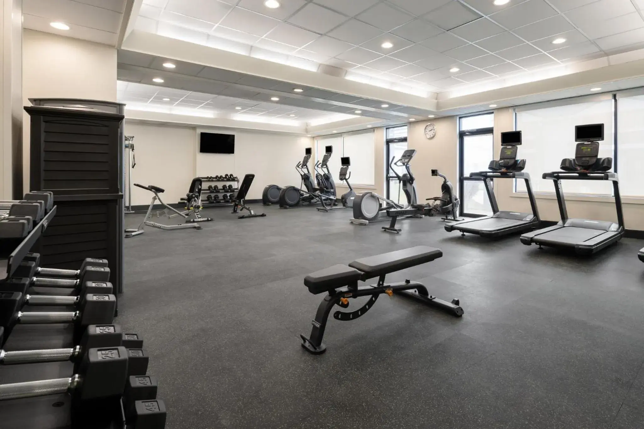 Fitness centre/facilities in Clarion Inn Ontario Fitness centre/facilities in Clarion Inn Ontario