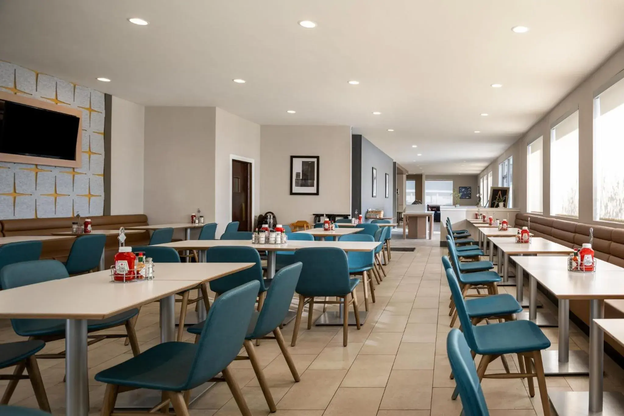 Restaurant/places to eat in Clarion Inn Ontario Restaurant/places to eat in Clarion Inn Ontario