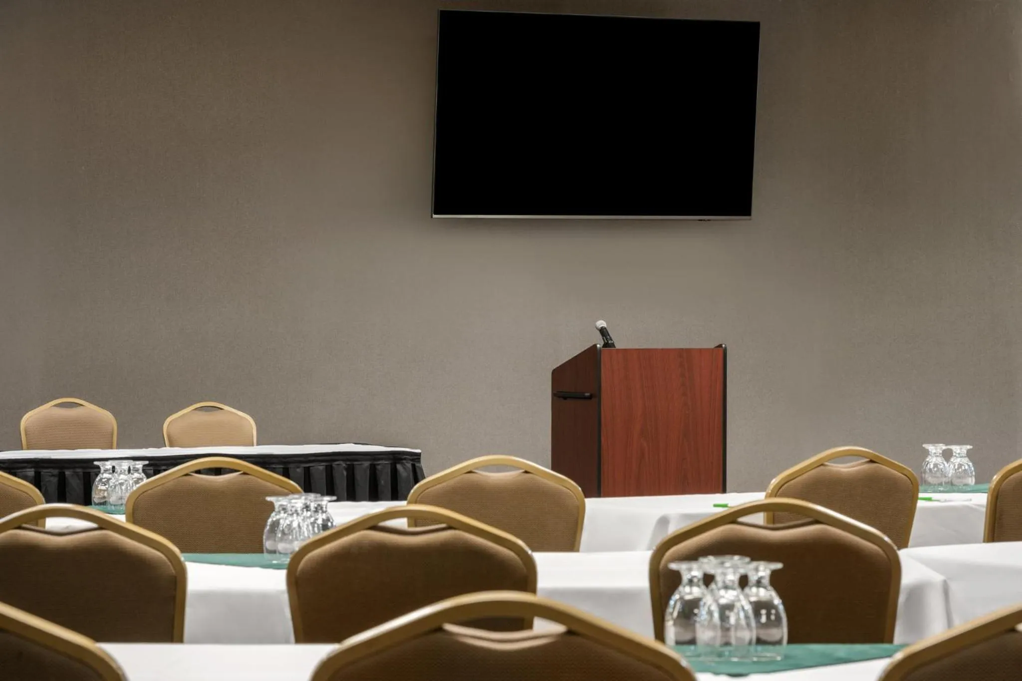 Meeting/conference room in Clarion Inn Ontario