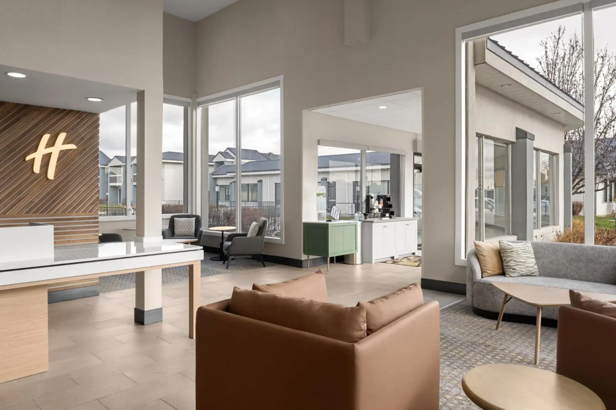 Property building in Clarion Inn Ontario Property building in Clarion Inn Ontario