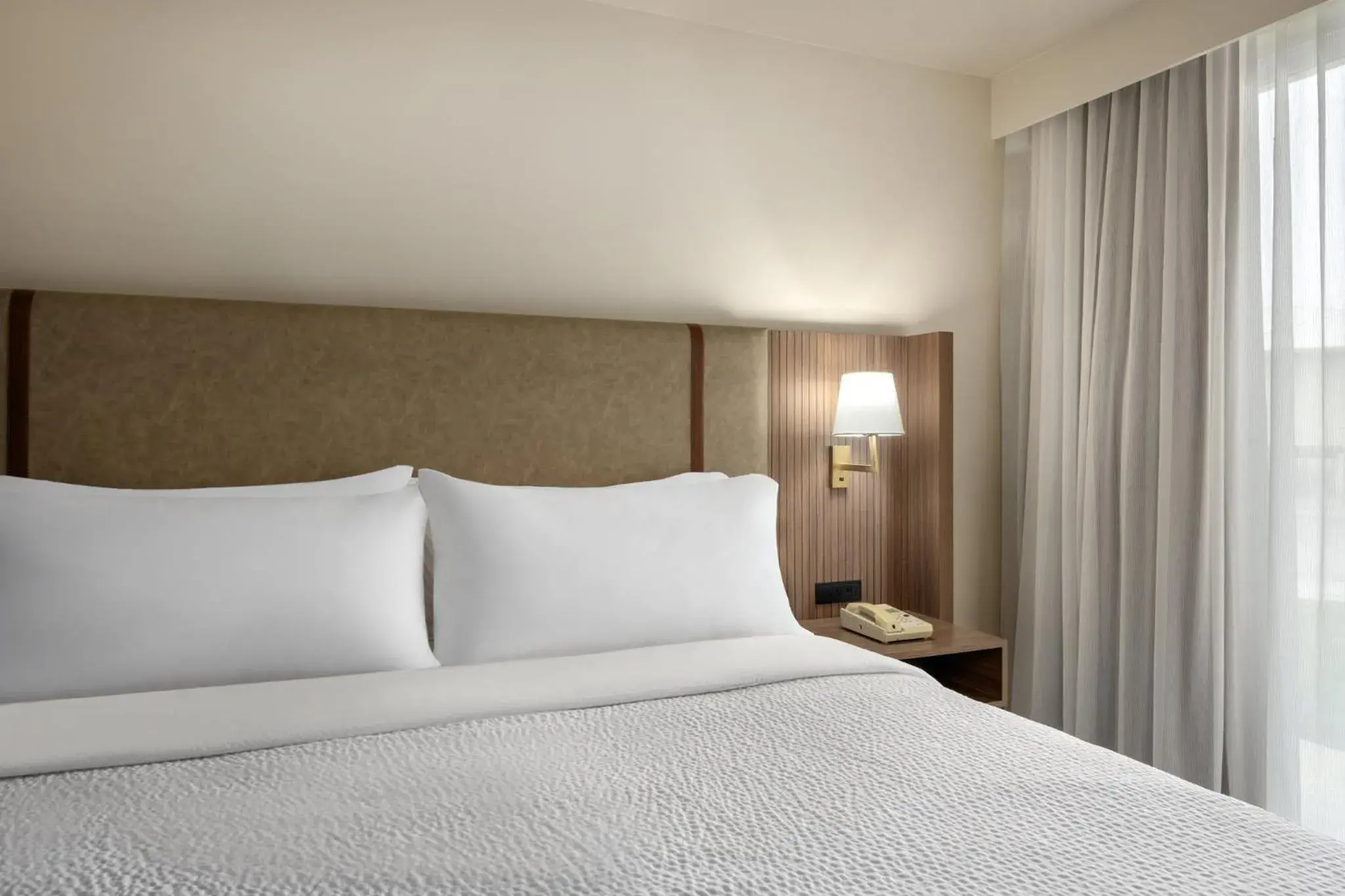 Photo of the whole room, Bed in Holiday Inn Ontario by IHG Photo of the whole room, Bed in Holiday Inn Ontario by IHG