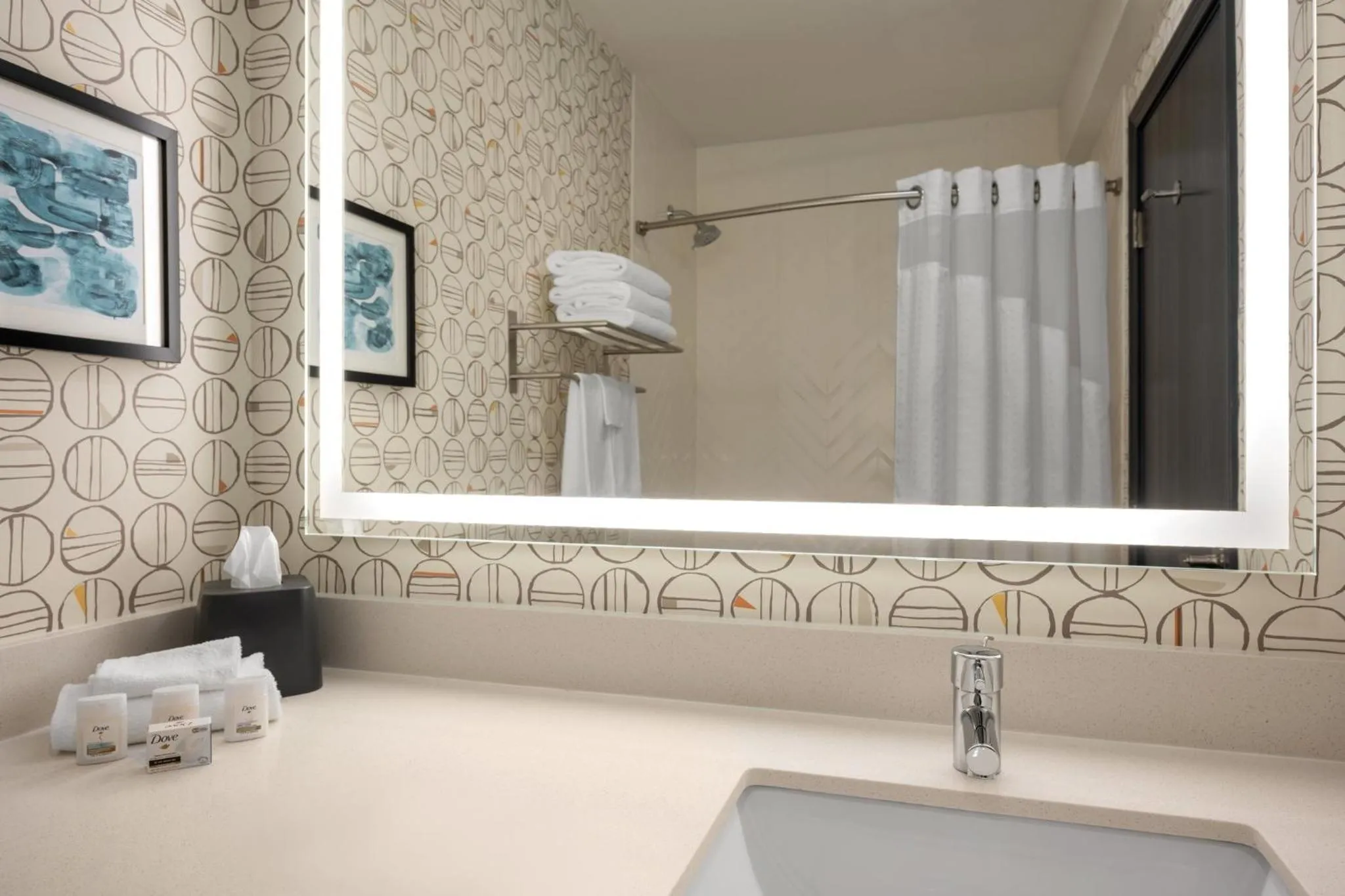 Photo of the whole room in Clarion Inn Ontario