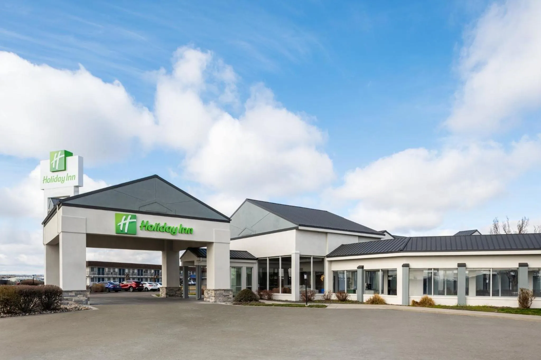 Property building in Clarion Inn Ontario