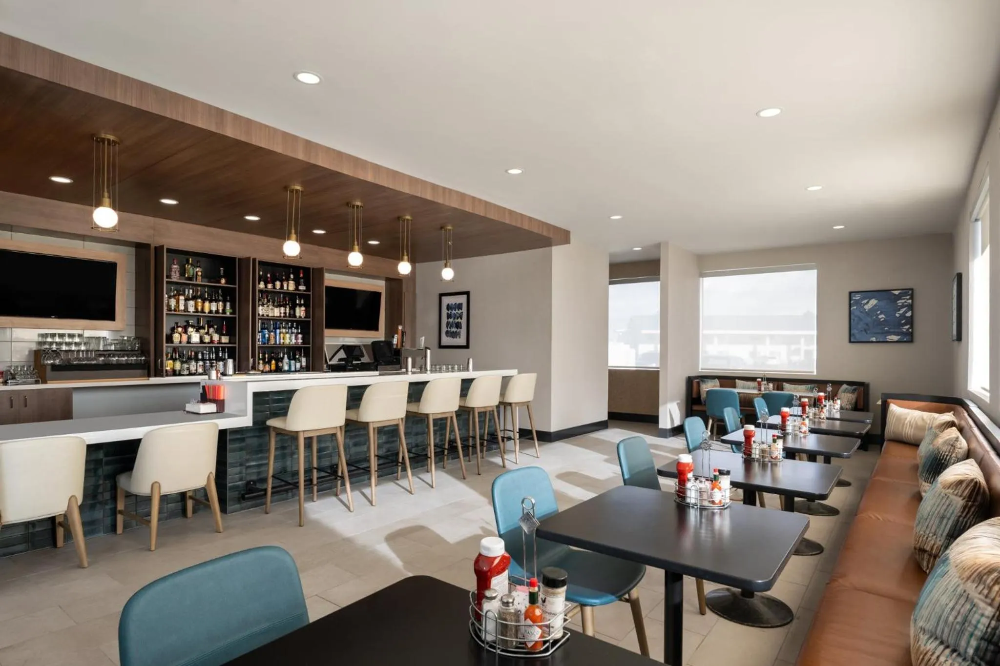 Restaurant/places to eat in Clarion Inn Ontario