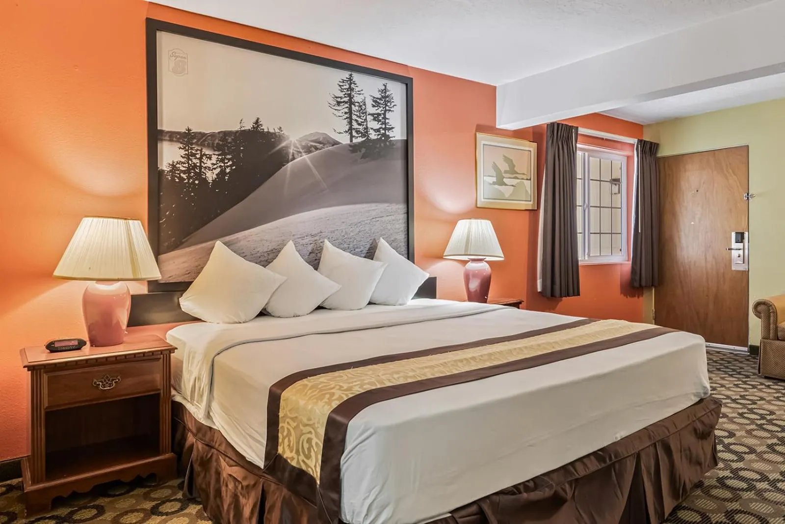 Bed in Super 8 by Wyndham Ontario