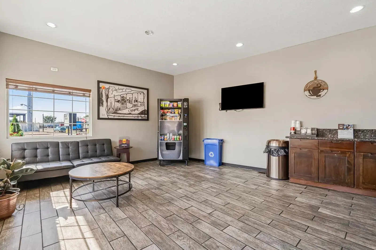 Lobby or reception in Super 8 by Wyndham Ontario Lobby or reception in Super 8 by Wyndham Ontario