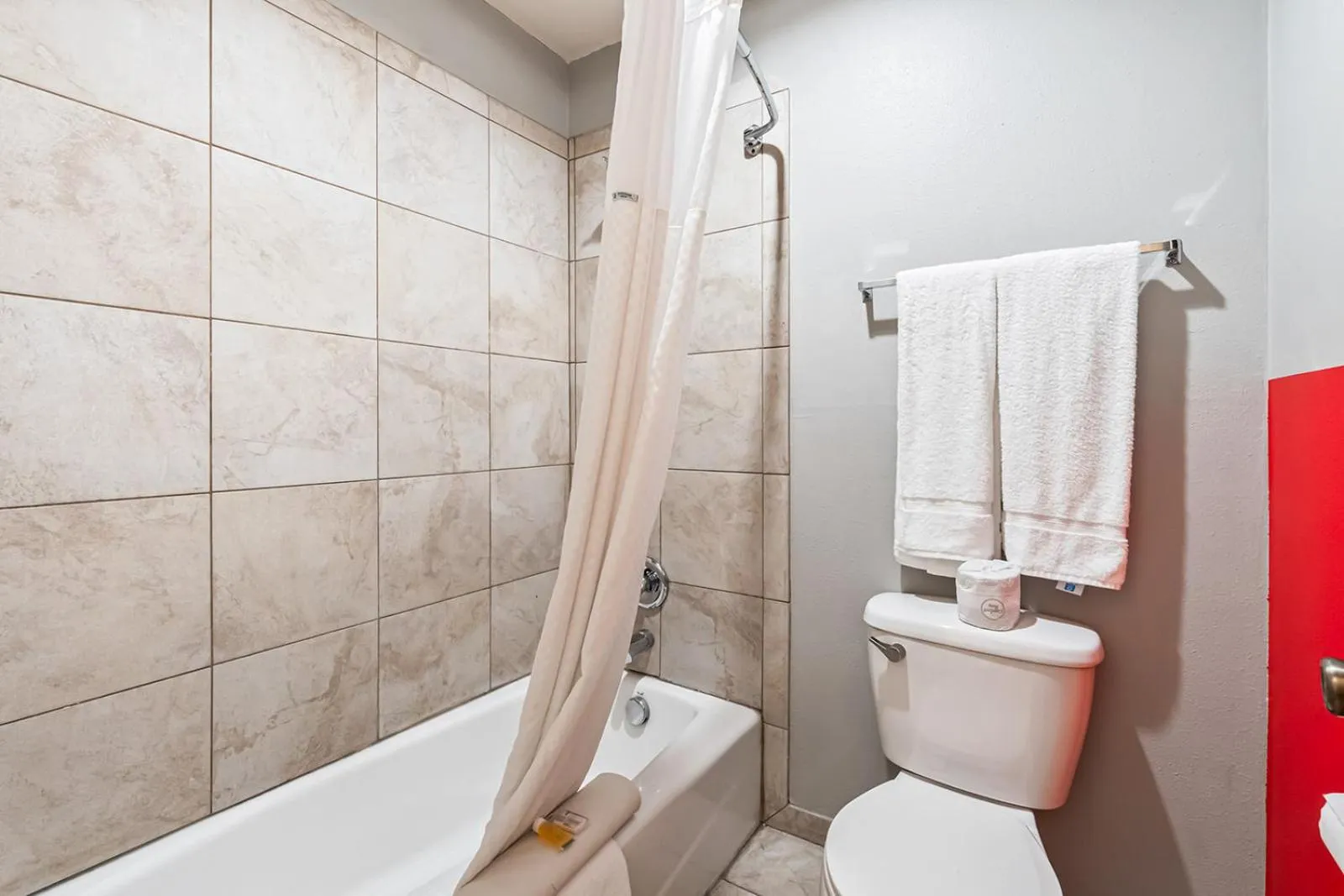 Bathroom in Super 8 by Wyndham Ontario