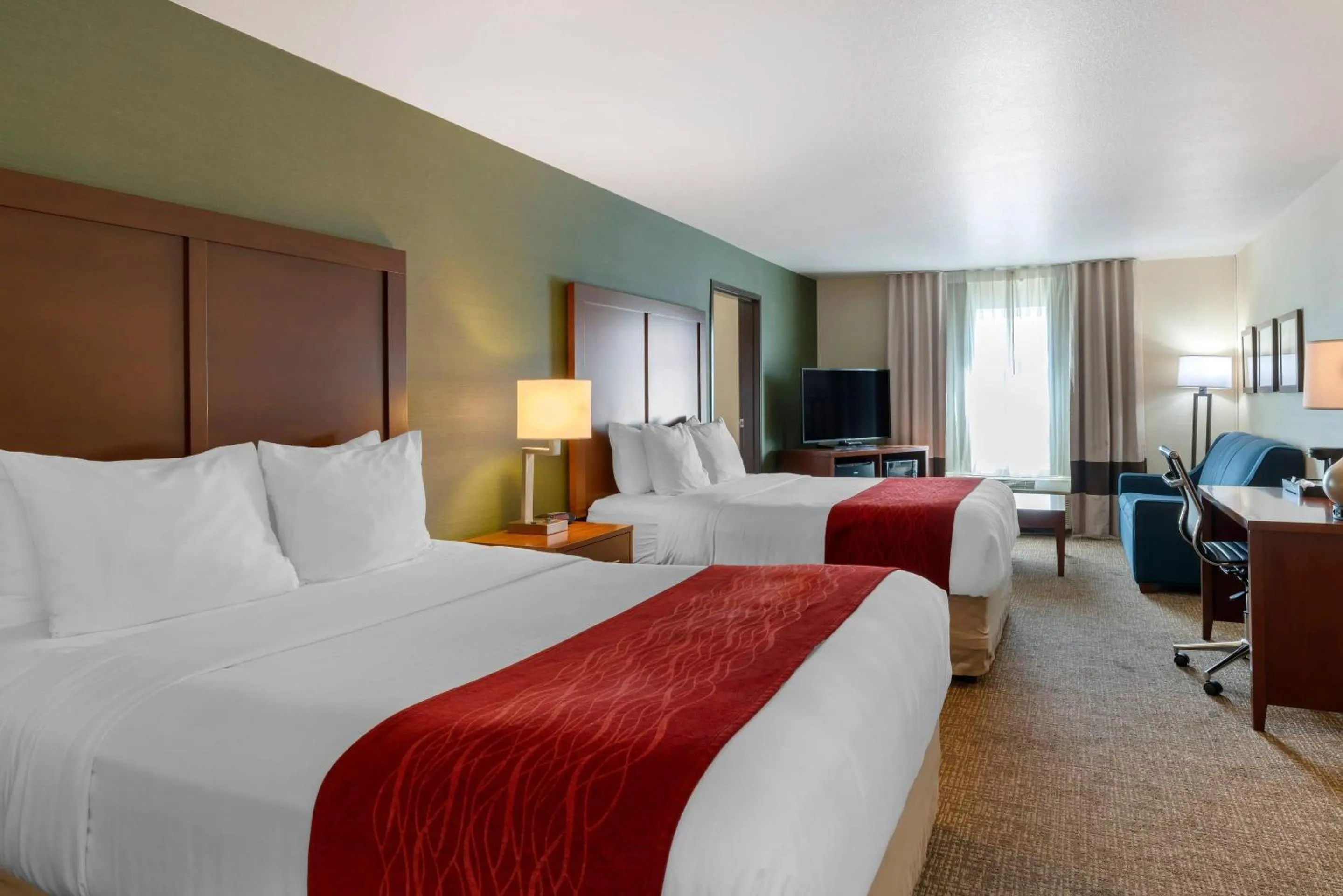 Bedroom, Bed in Comfort Inn & Suites Salem Northeast