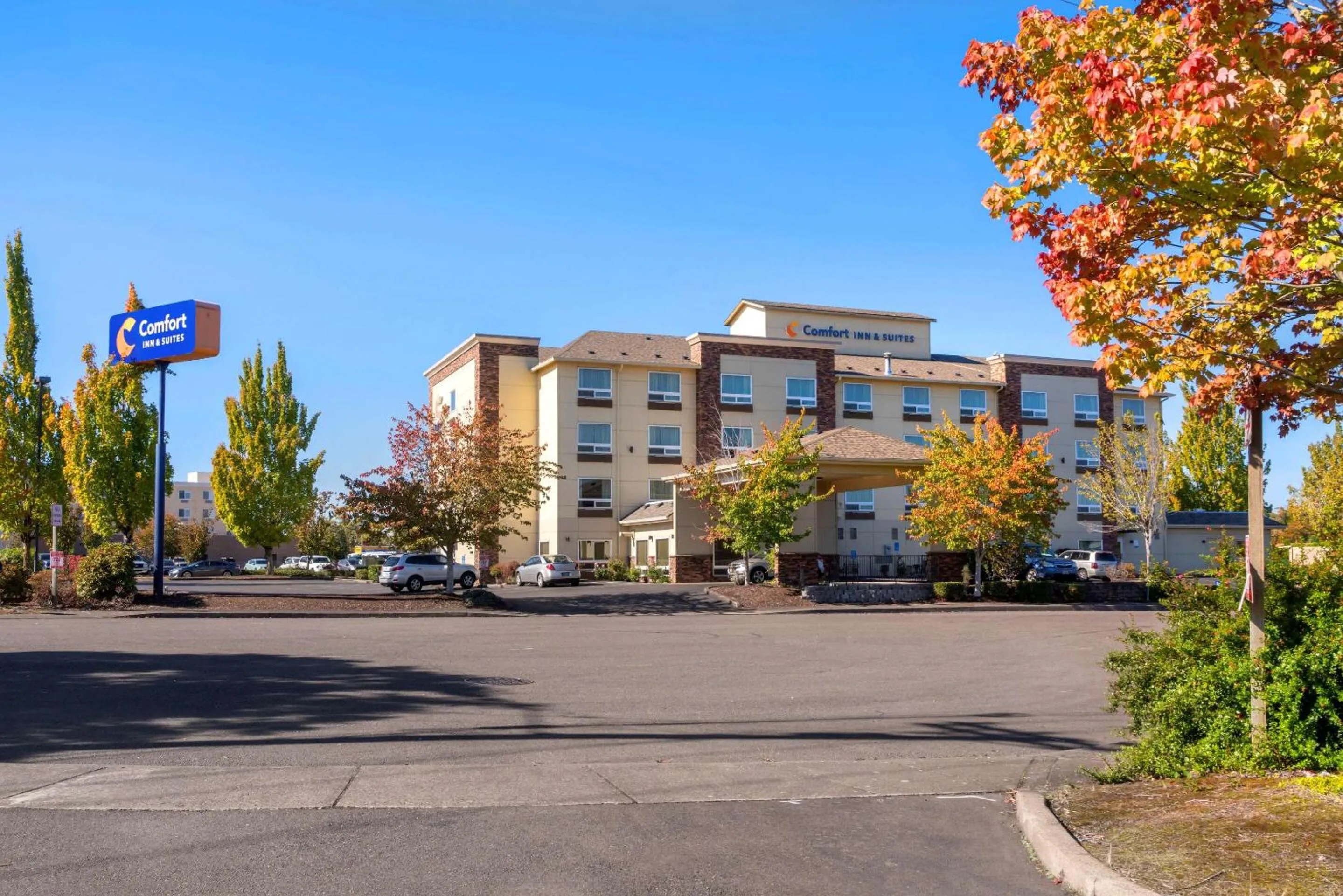 Property building in Comfort Inn & Suites Salem Northeast
