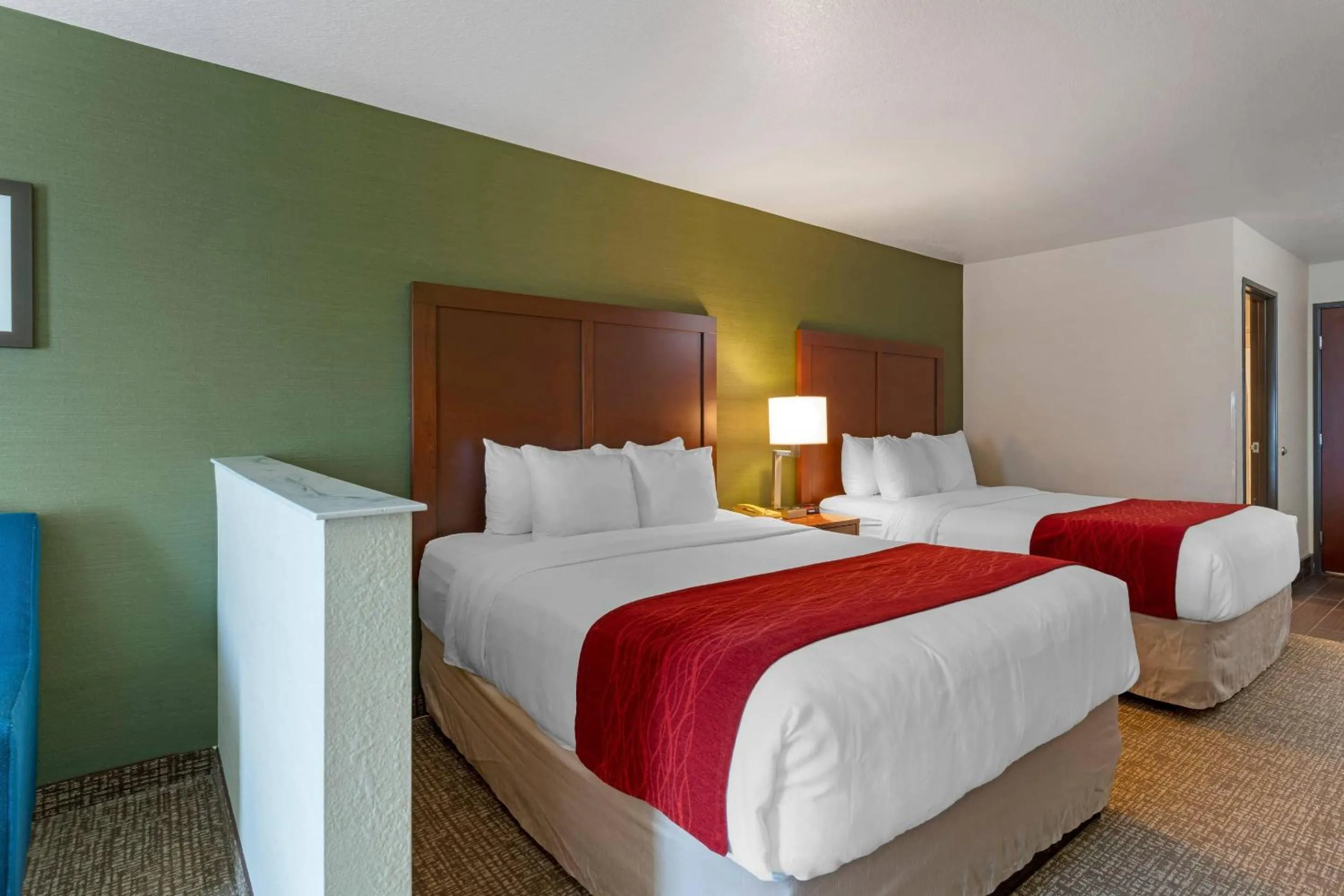 Bedroom, Bed in Comfort Inn & Suites Salem Northeast