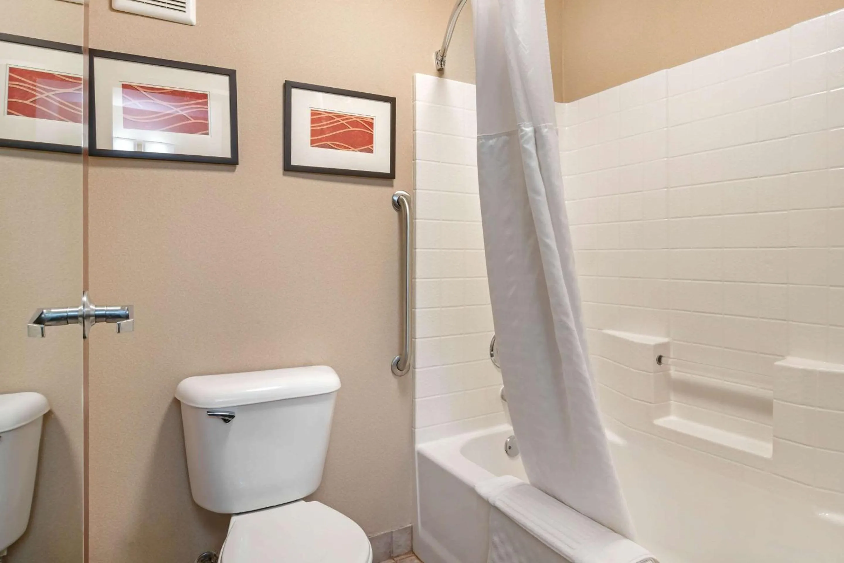 Photo of the whole room in Comfort Inn & Suites Salem Northeast