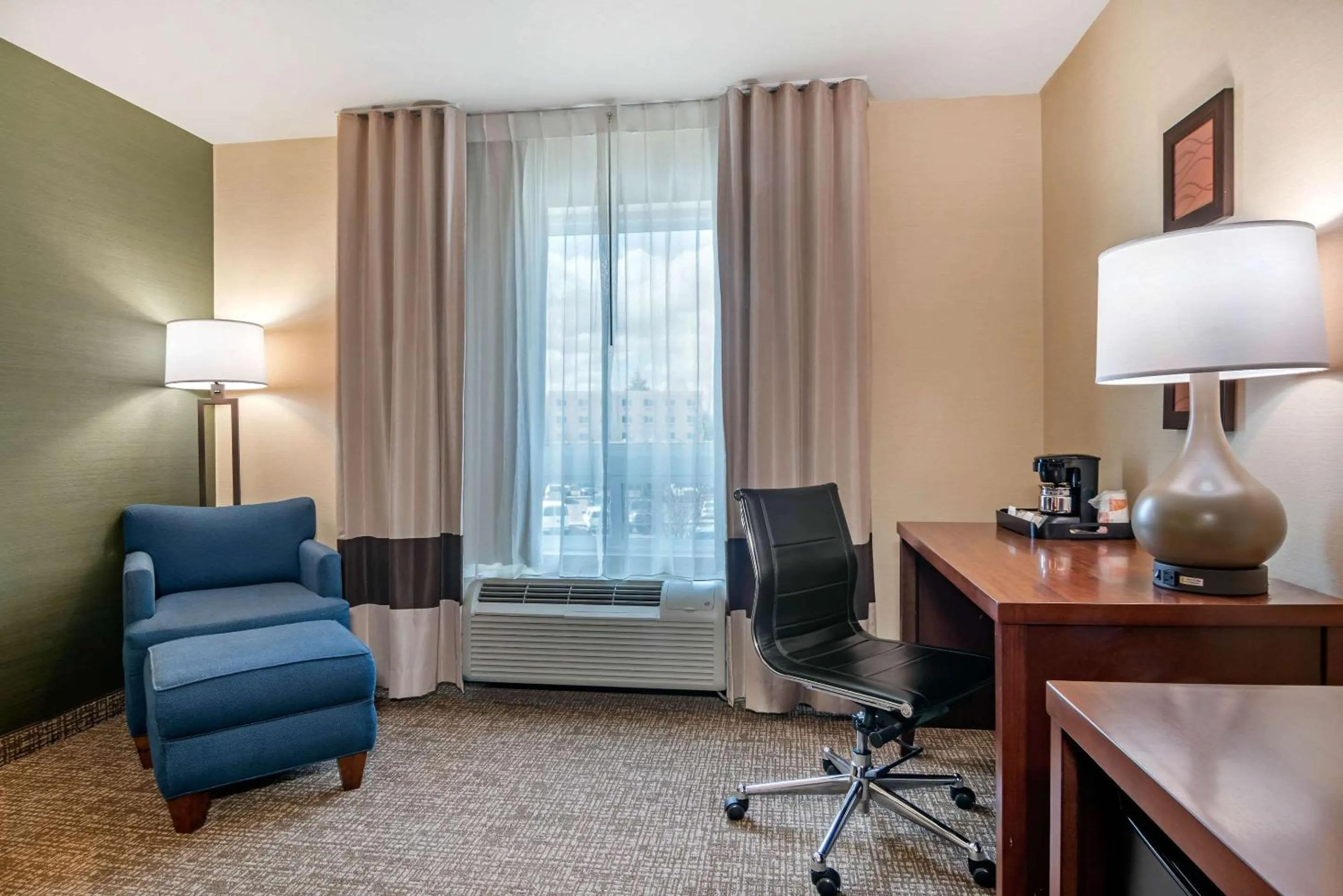 Photo of the whole room in Comfort Inn & Suites Salem Northeast