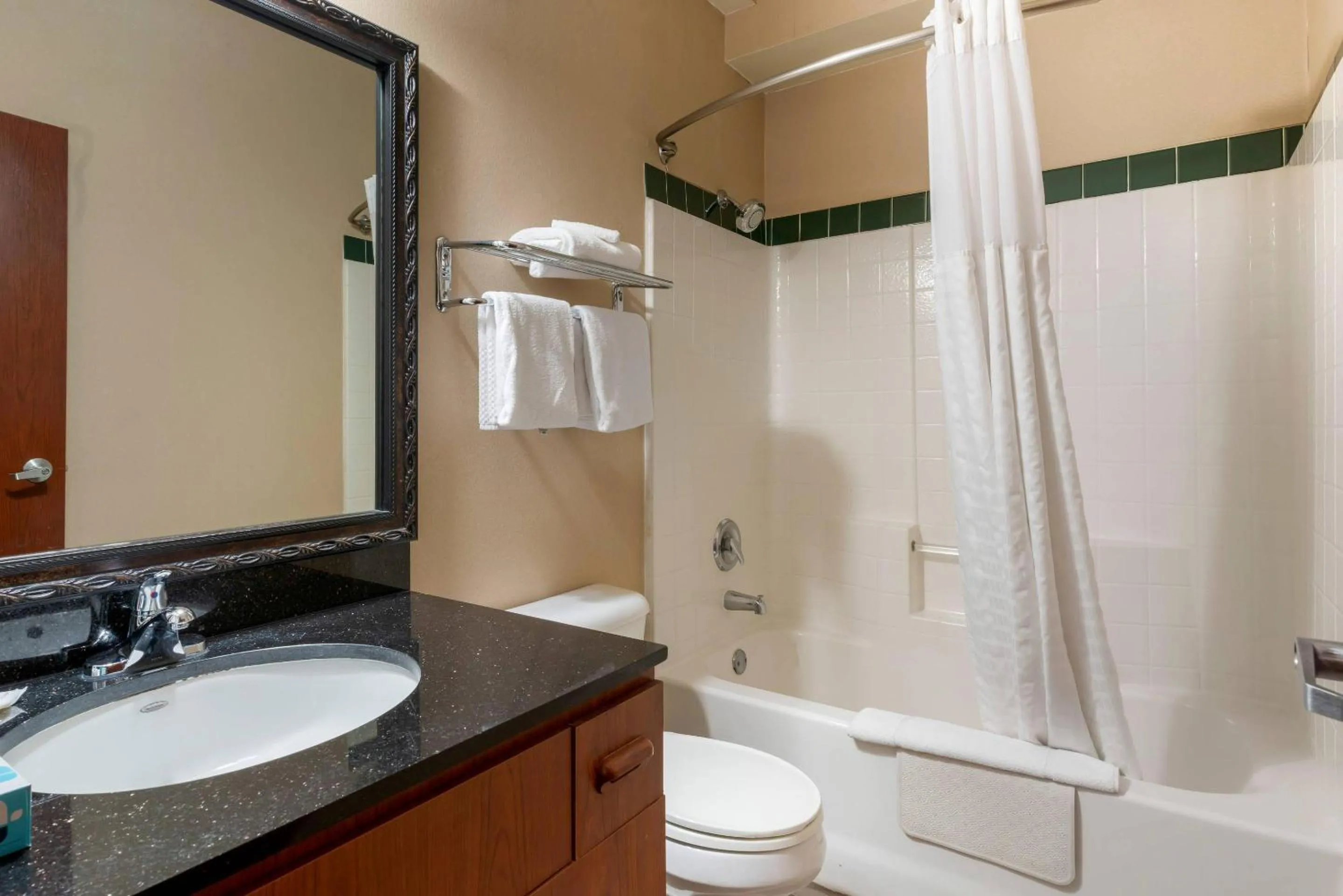 Bedroom in Comfort Inn & Suites Salem Northeast