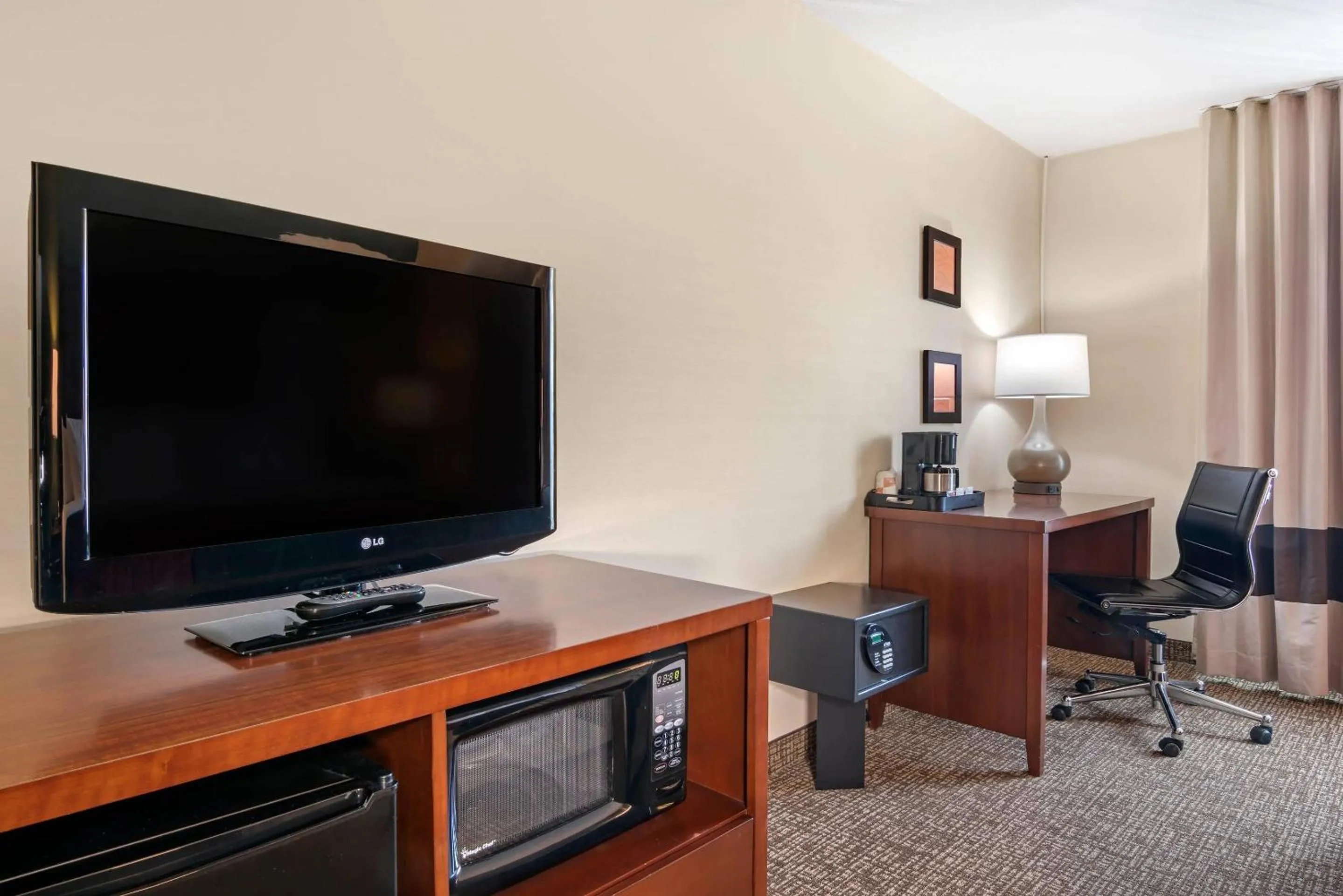 Bedroom in Comfort Inn & Suites Salem Northeast