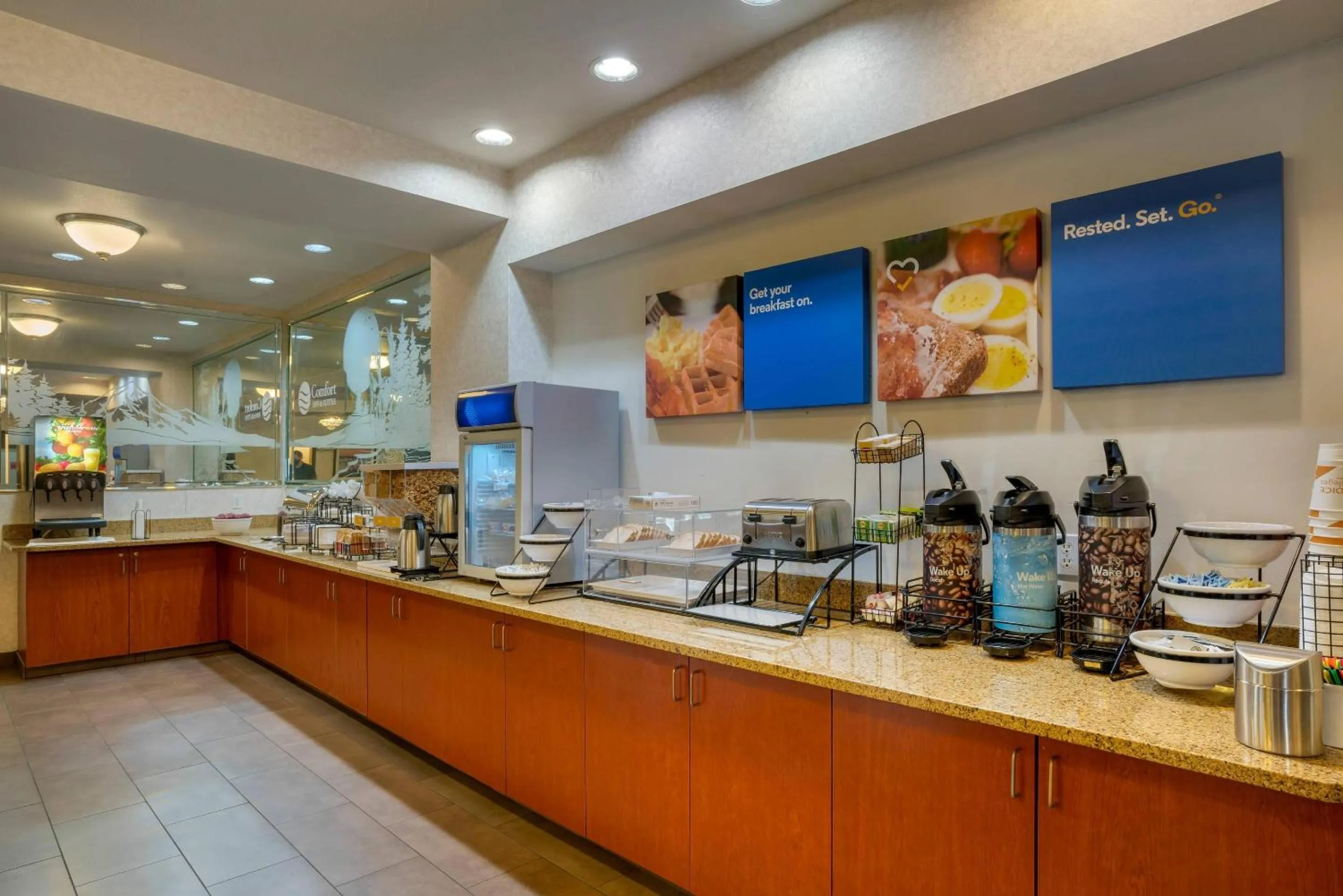 Breakfast in Comfort Inn & Suites Salem Northeast