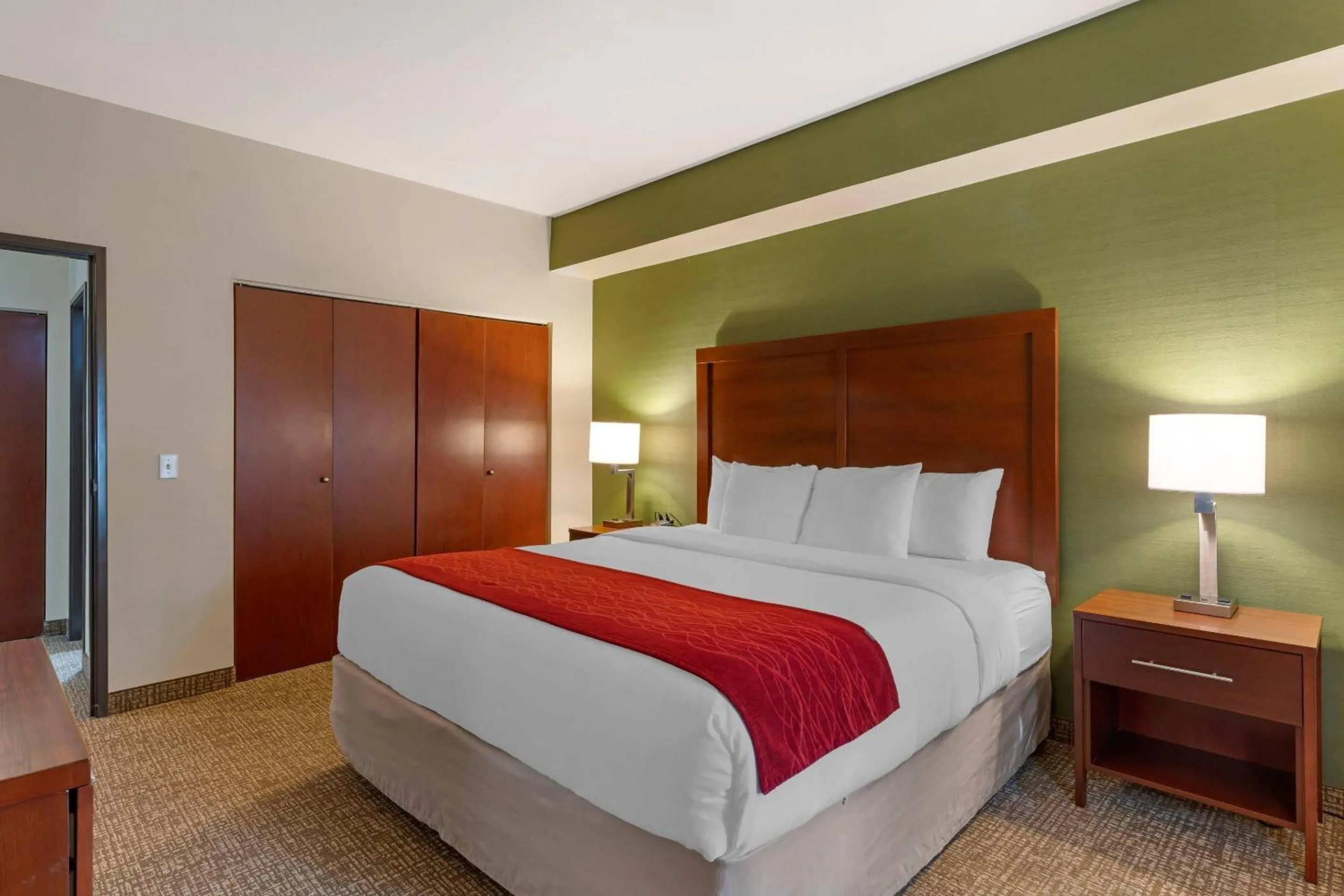 Bedroom, Bed in Comfort Inn & Suites Salem Northeast