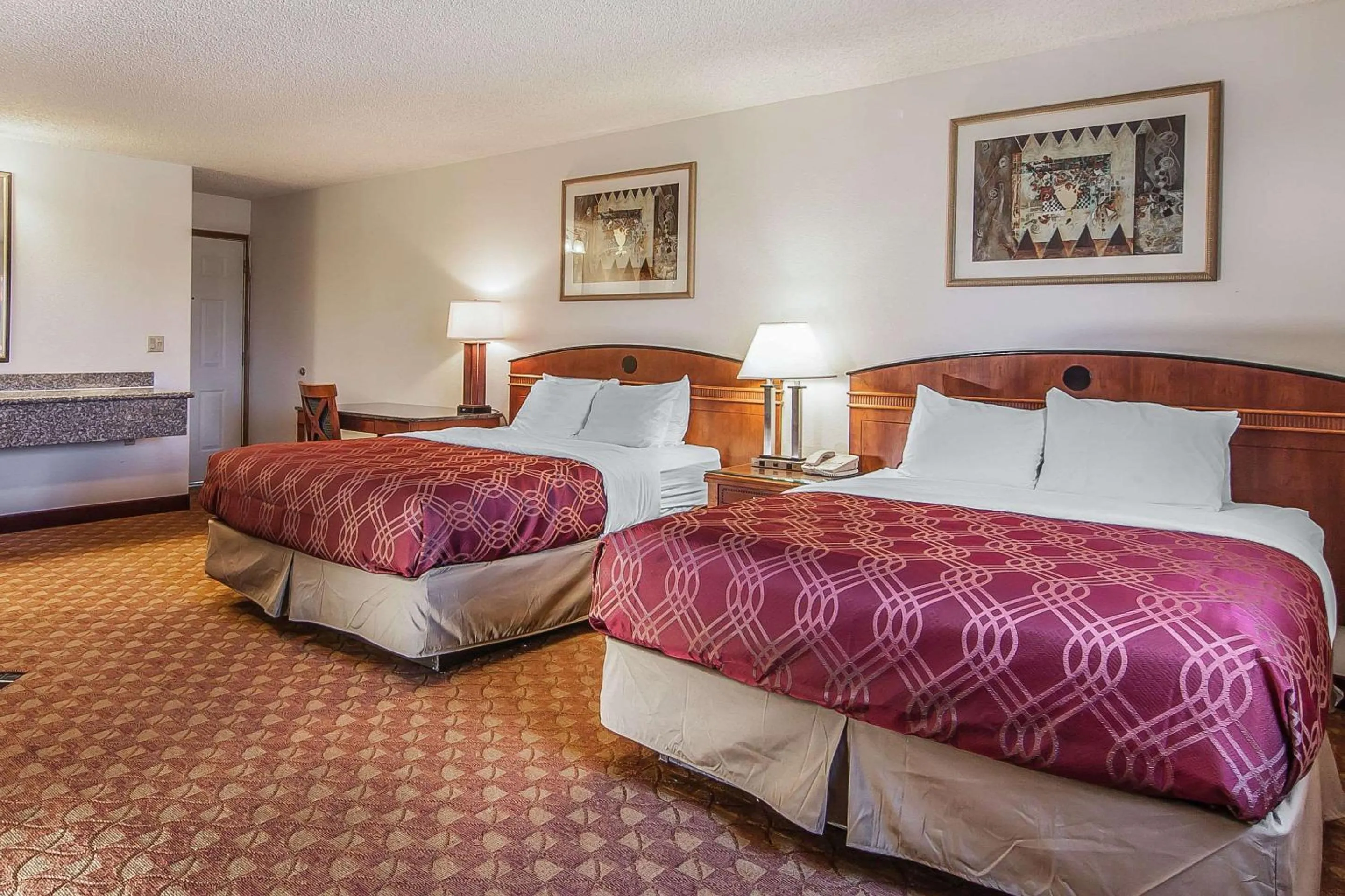 Bedroom, Bed in Econo Lodge Inn & Suites Madras