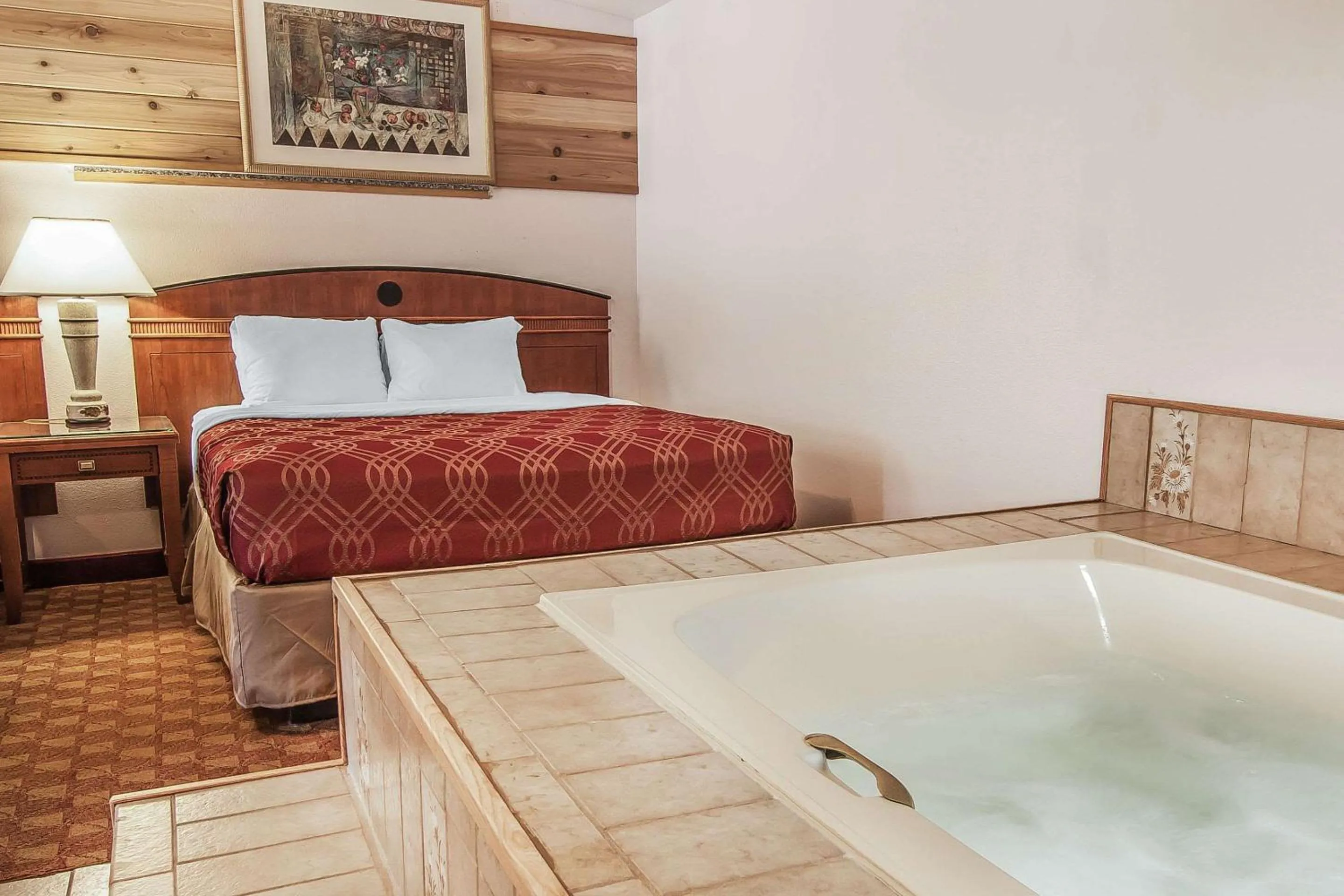 Bedroom, Bed in Econo Lodge Inn & Suites Madras