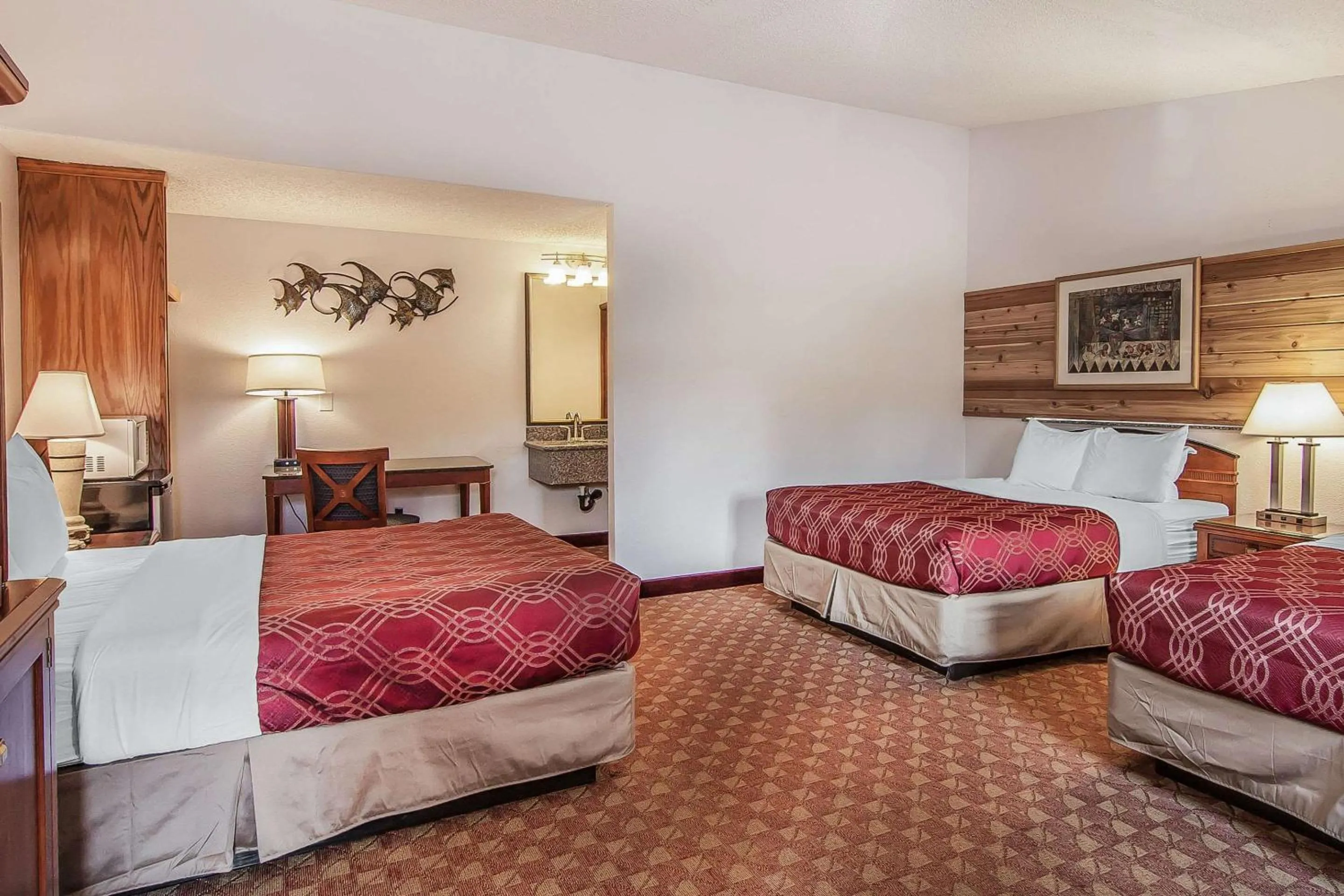 Bedroom, Bed in Econo Lodge Inn & Suites Madras