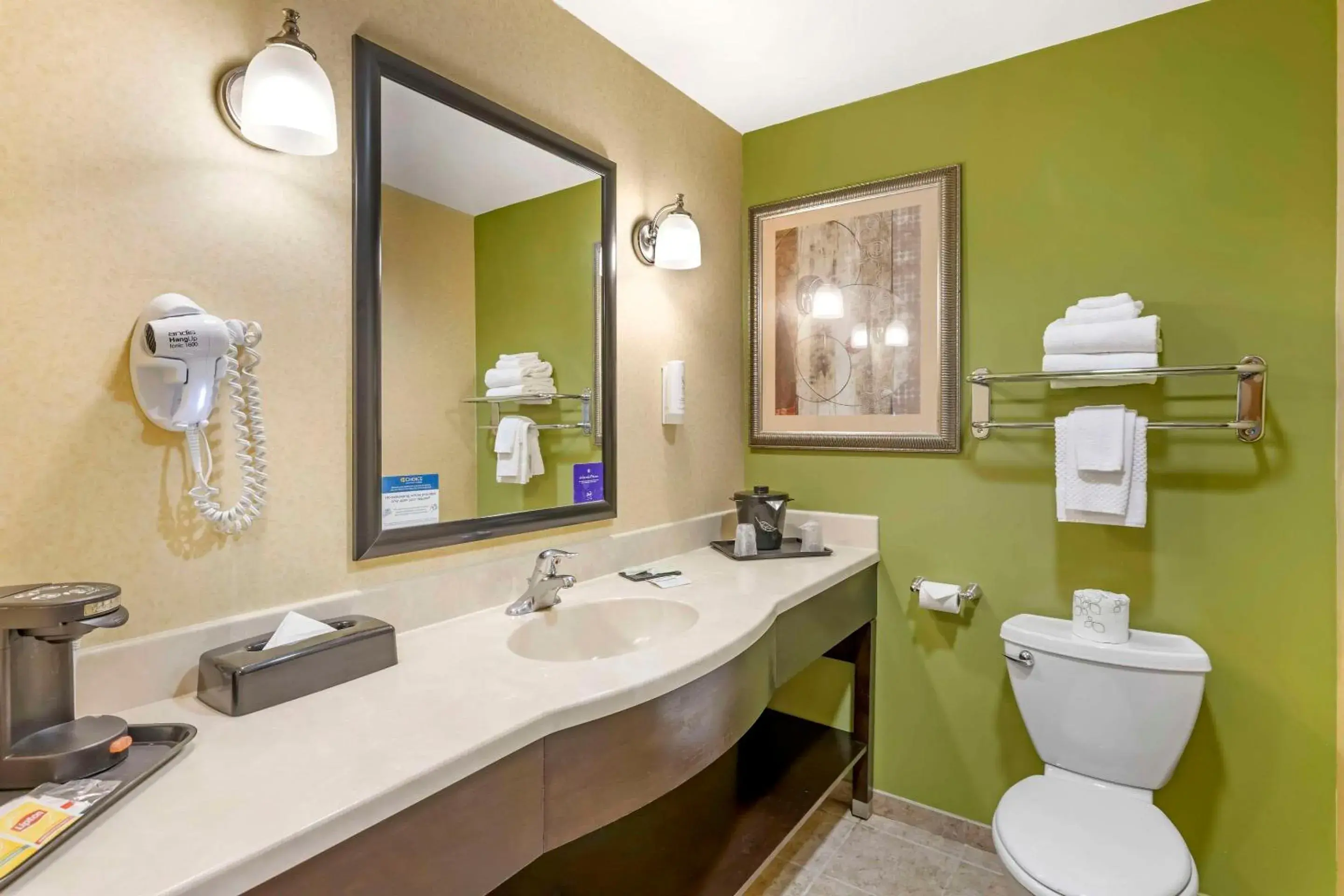 Bedroom in Sleep Inn & Suites Redmond Bedroom in Sleep Inn & Suites Redmond