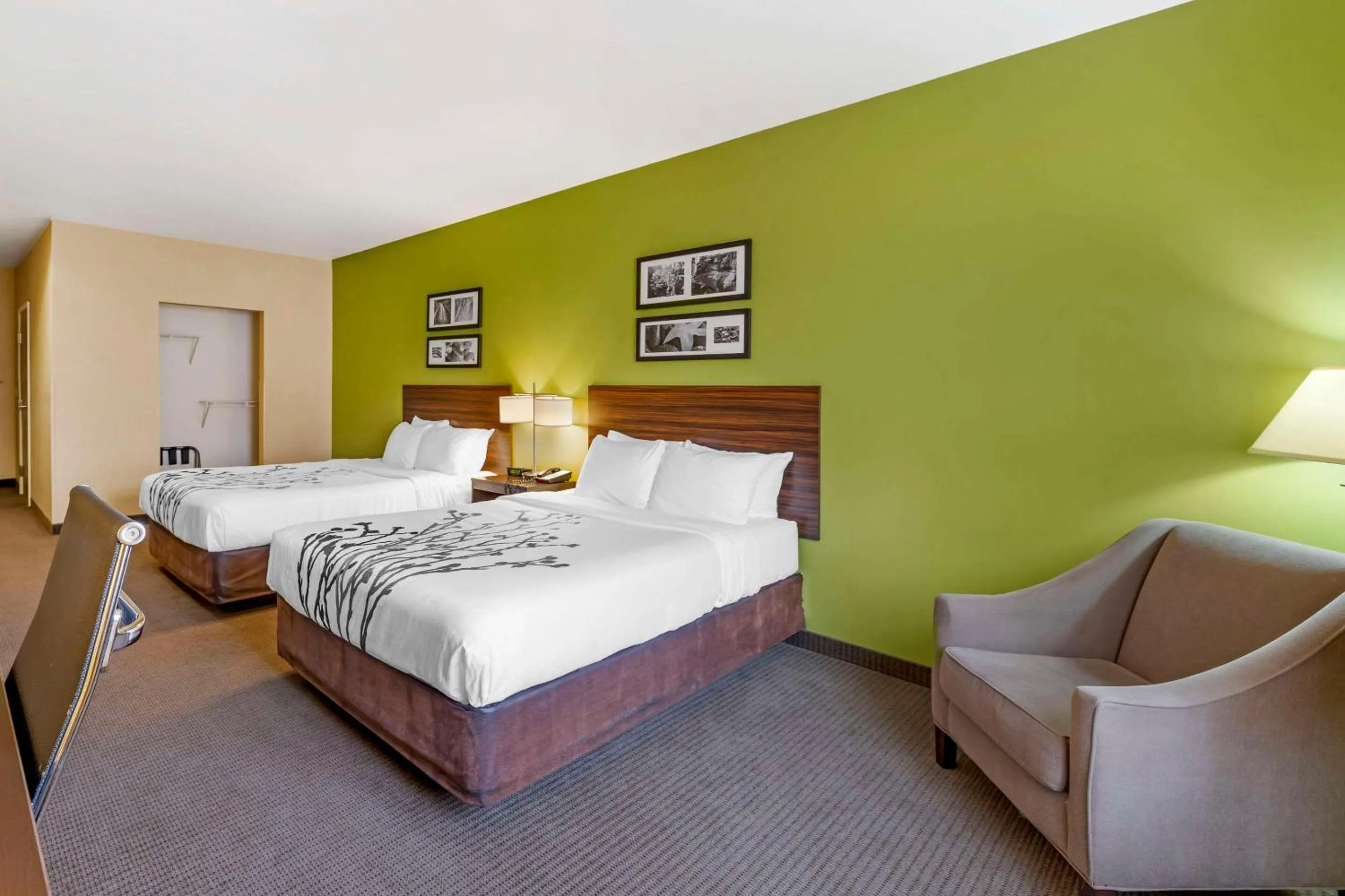 Bedroom, Bed in Sleep Inn & Suites Redmond